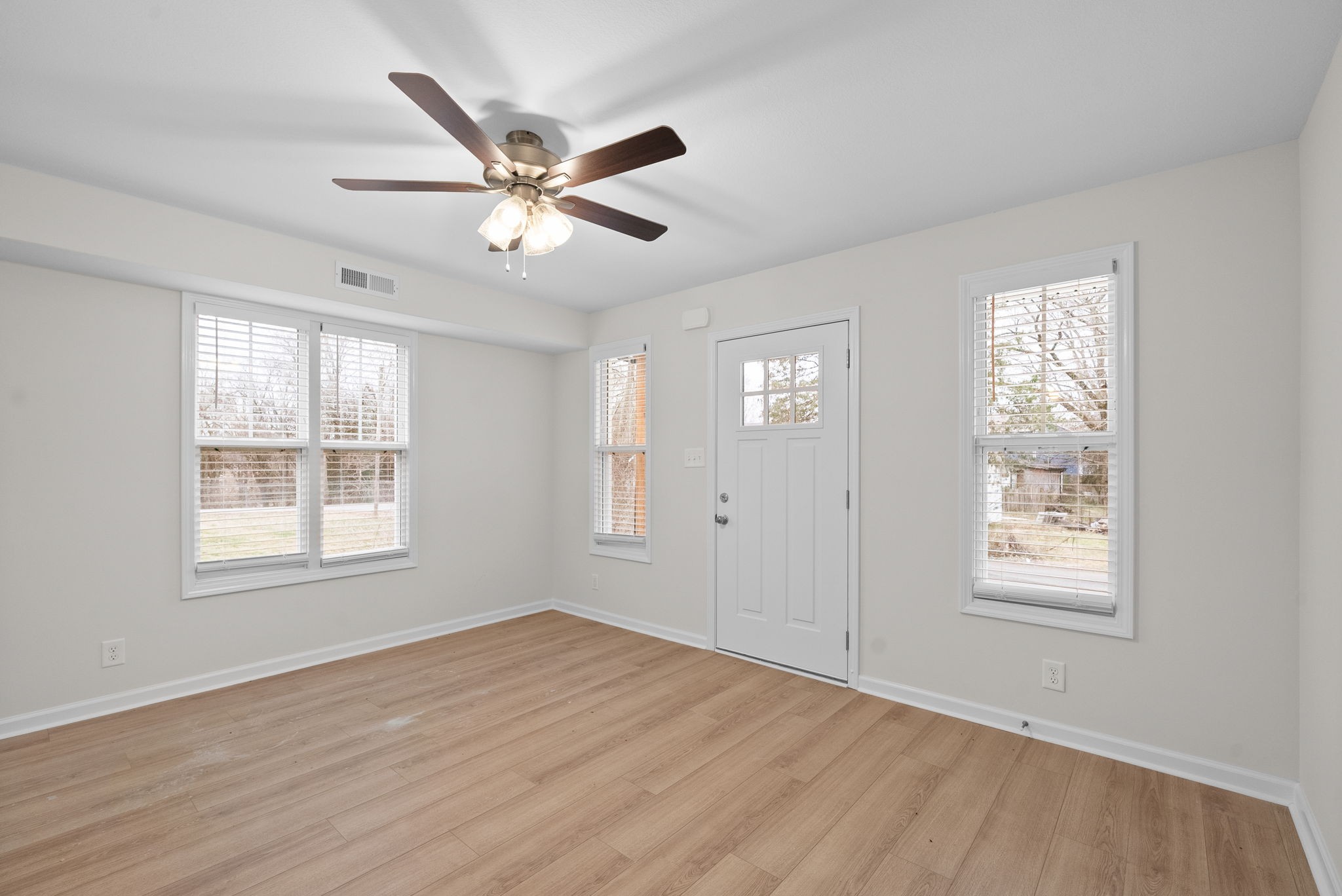 Clarksville, Tennessee 37040, United States, 2 Bedrooms Bedrooms, ,3 BathroomsBathrooms,Residential,Active,741