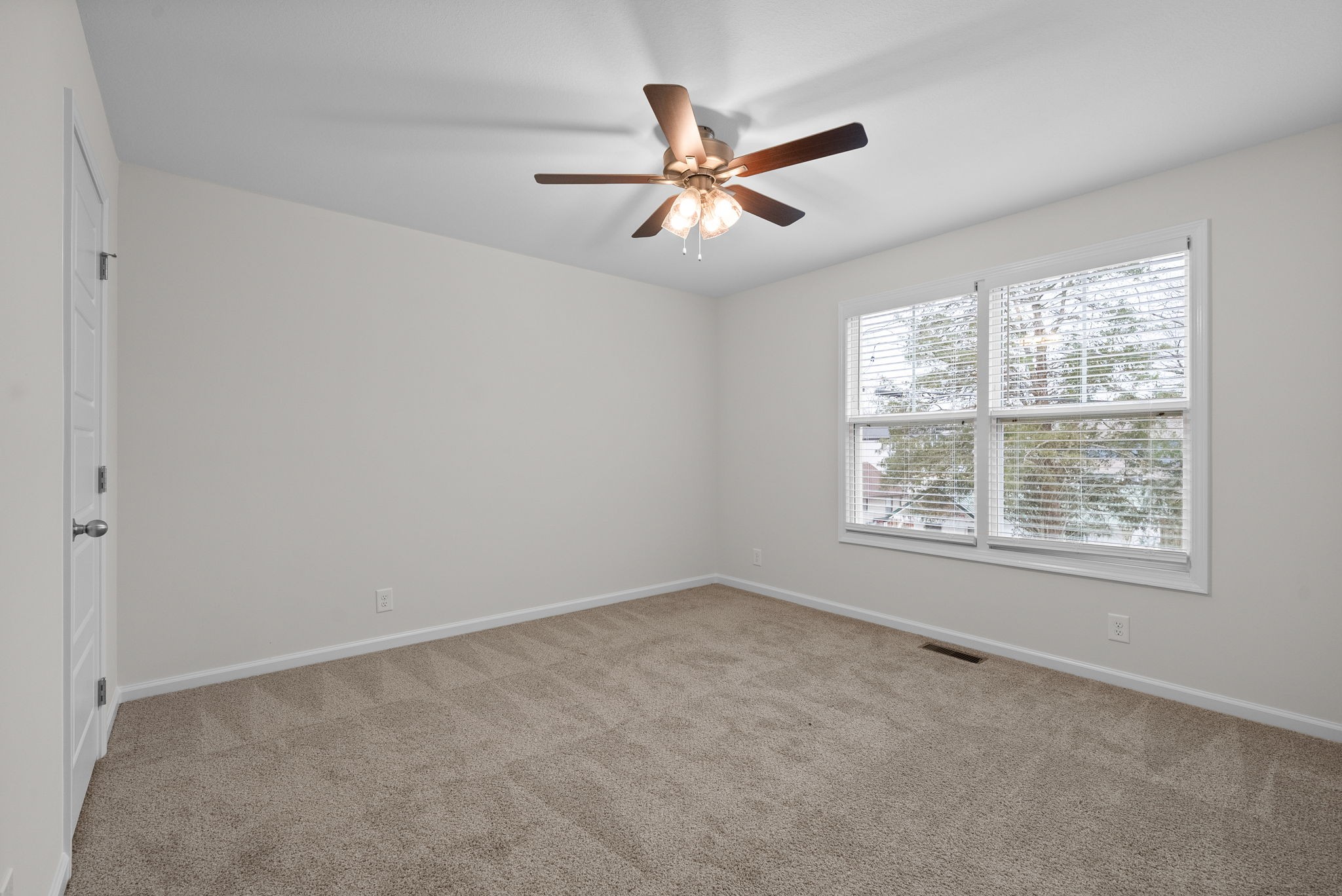 Clarksville, Tennessee 37040, United States, 2 Bedrooms Bedrooms, ,3 BathroomsBathrooms,Residential,Active,741
