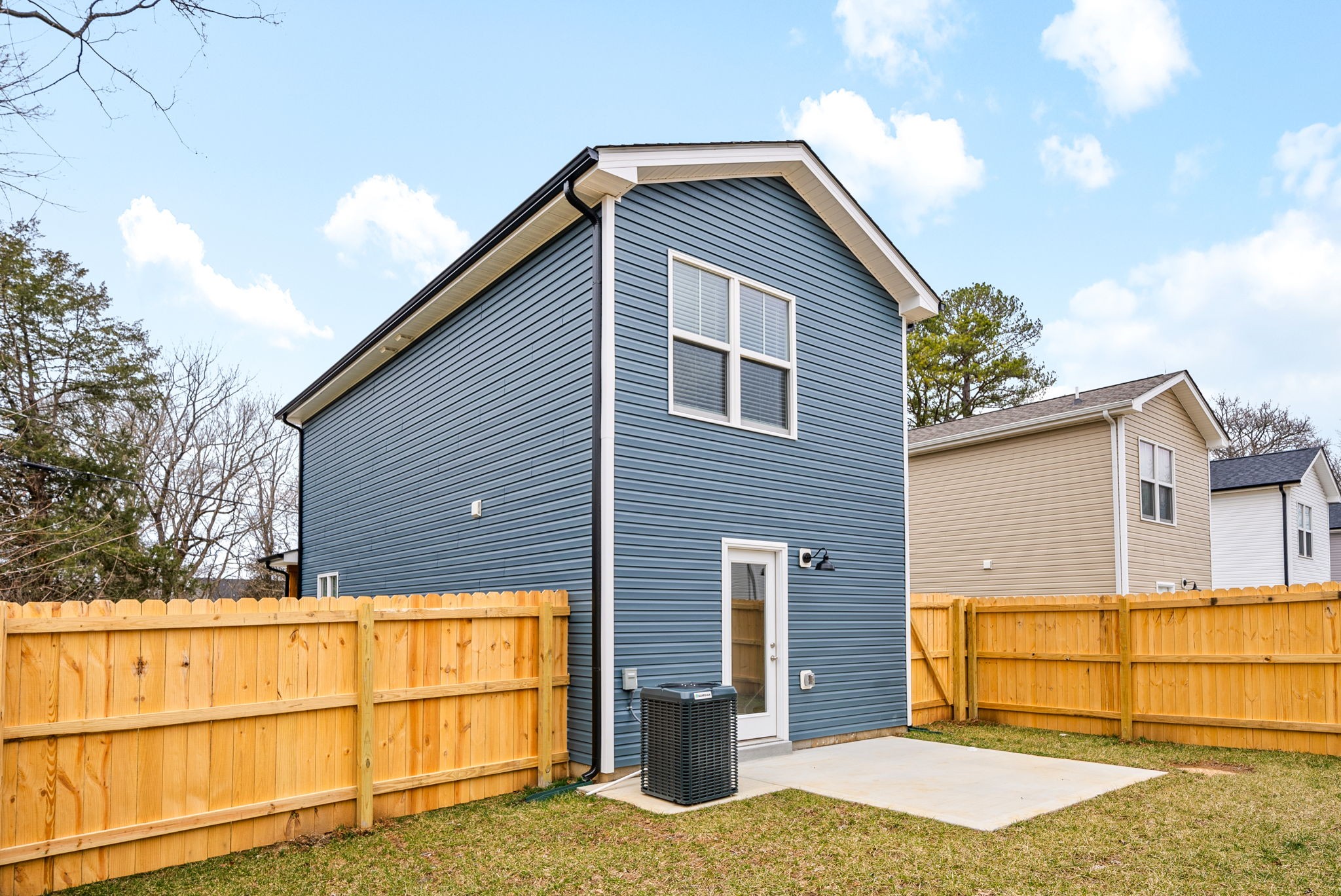 Clarksville, Tennessee 37040, United States, 2 Bedrooms Bedrooms, ,3 BathroomsBathrooms,Residential,Active,741