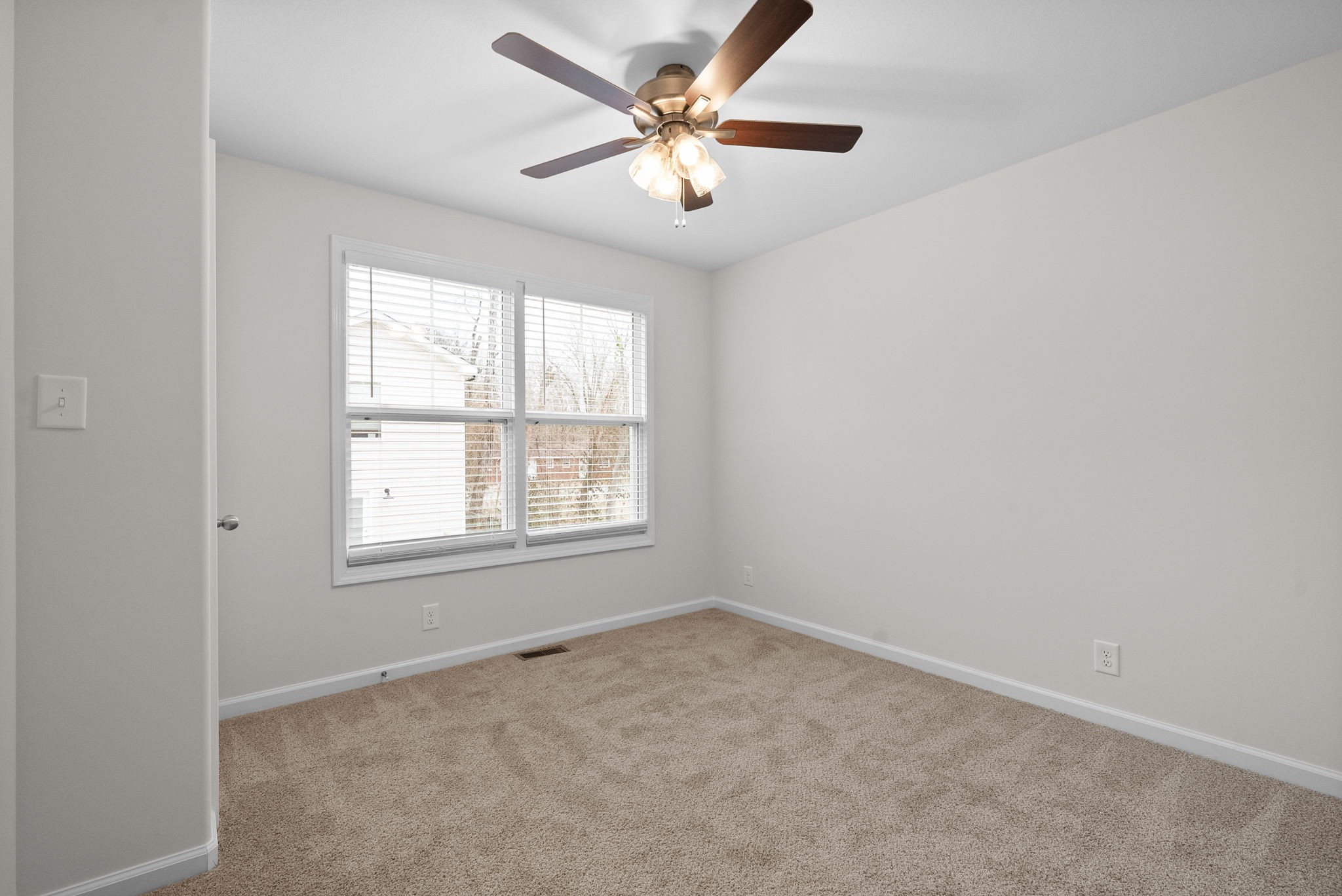 Clarksville, Tennessee 37040, United States, 2 Bedrooms Bedrooms, ,3 BathroomsBathrooms,Residential,Active,741
