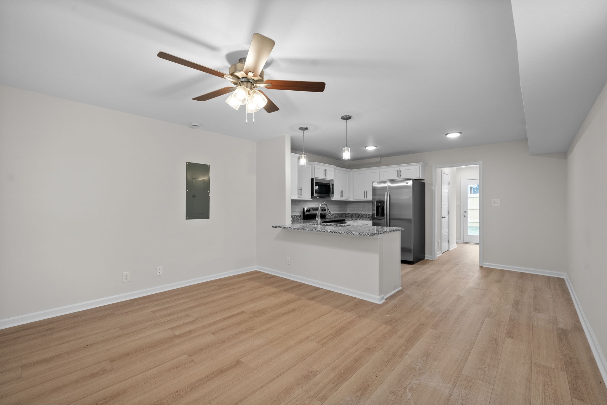 Clarksville, Tennessee 37040, United States, 2 Bedrooms Bedrooms, ,3 BathroomsBathrooms,Residential,Active,741