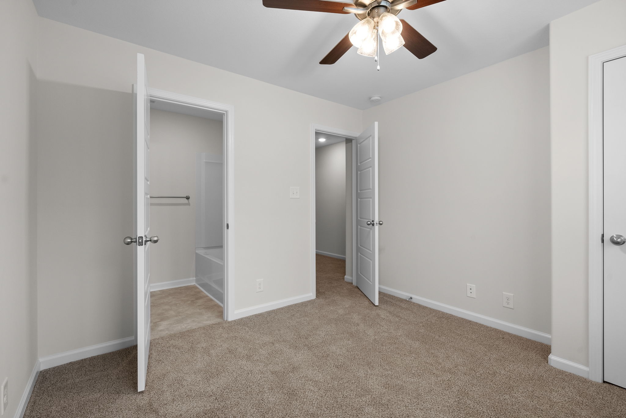 Clarksville, Tennessee 37040, United States, 2 Bedrooms Bedrooms, ,3 BathroomsBathrooms,Residential,Active,741