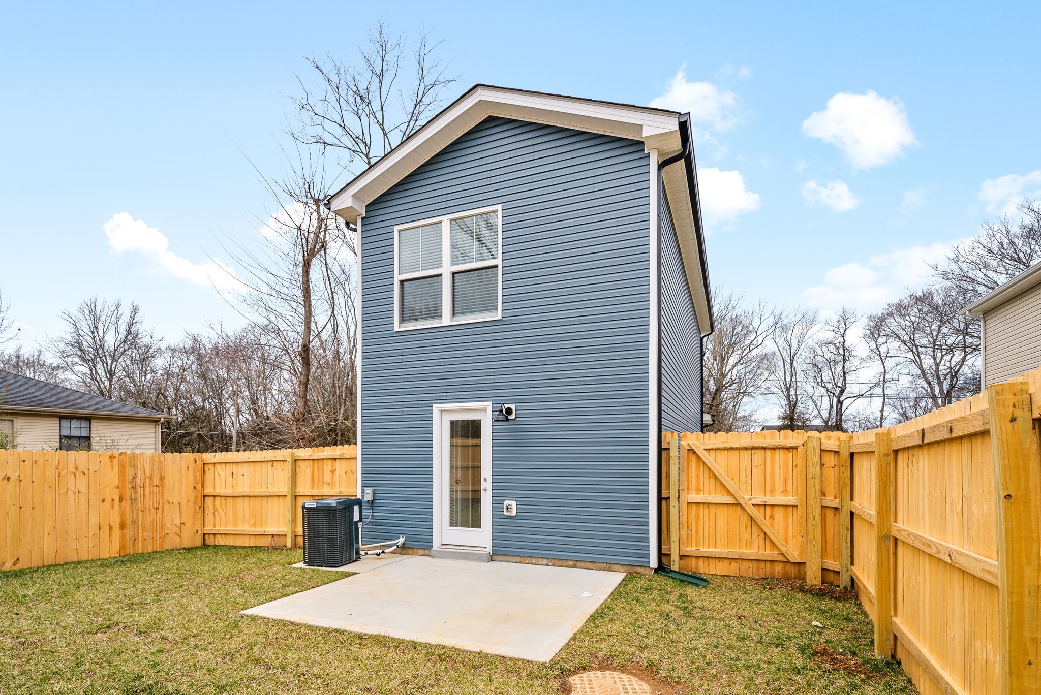 Clarksville, Tennessee 37040, United States, 2 Bedrooms Bedrooms, ,3 BathroomsBathrooms,Residential,Active,741
