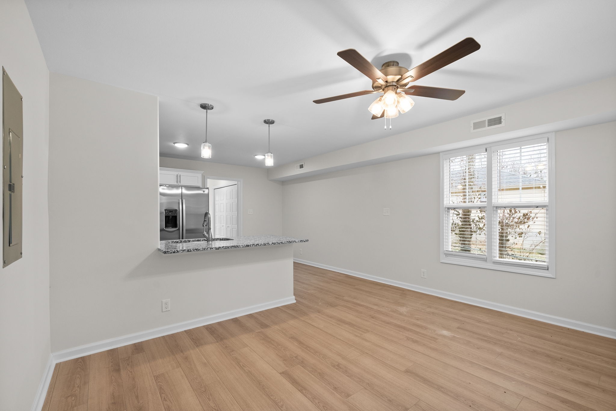 Clarksville, Tennessee 37040, United States, 2 Bedrooms Bedrooms, ,3 BathroomsBathrooms,Residential,Active,741