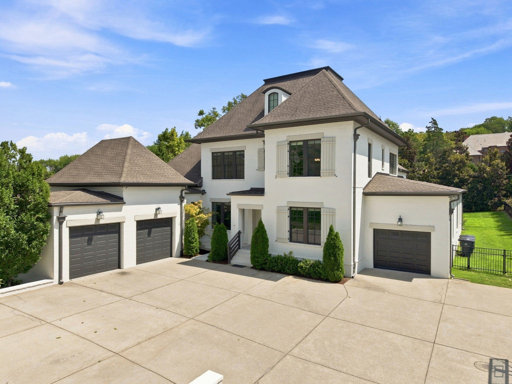 6-bed listing at 906 Lynnwood Blvd, Nashville
