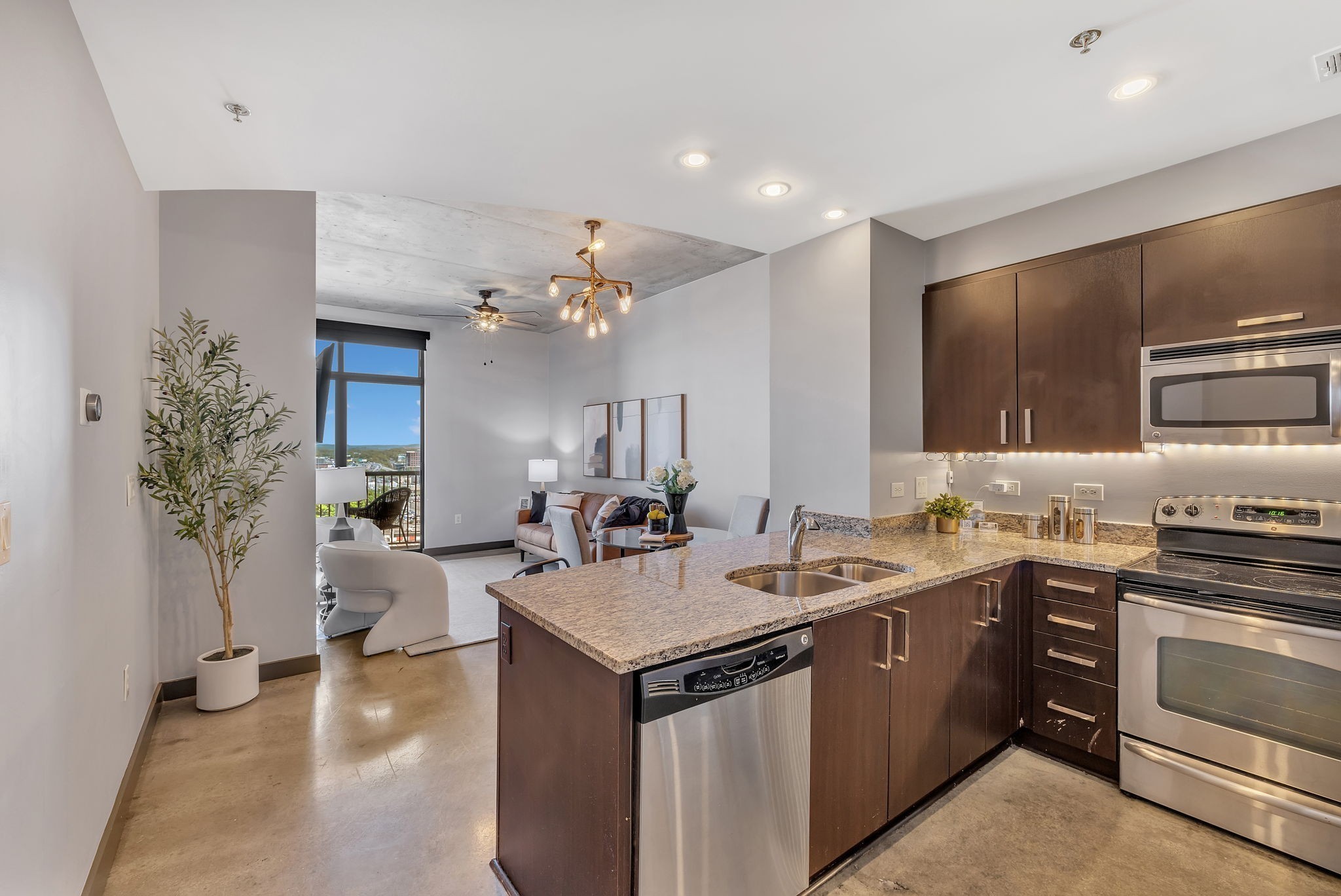 1510 Demonbreun St 806