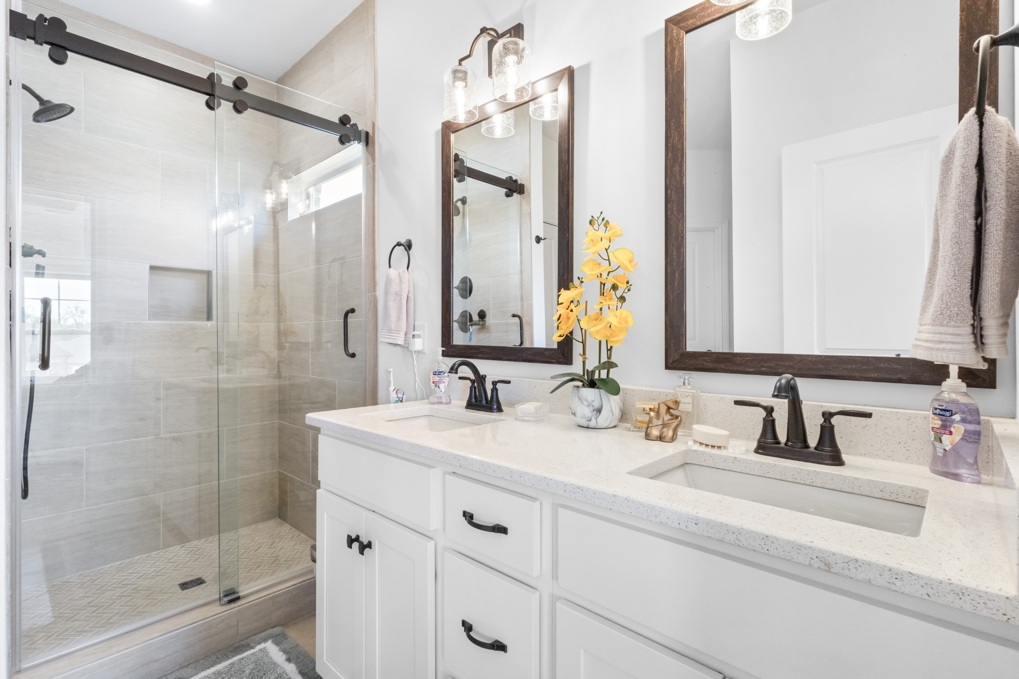 Clarksville, Tennessee 37043, United States, 3 Bedrooms Bedrooms, ,2 BathroomsBathrooms,Residential,Active,104420