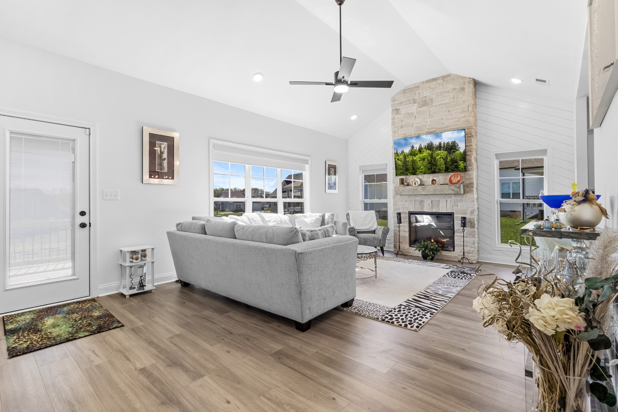 Clarksville, Tennessee 37043, United States, 3 Bedrooms Bedrooms, ,2 BathroomsBathrooms,Residential,Active,104420