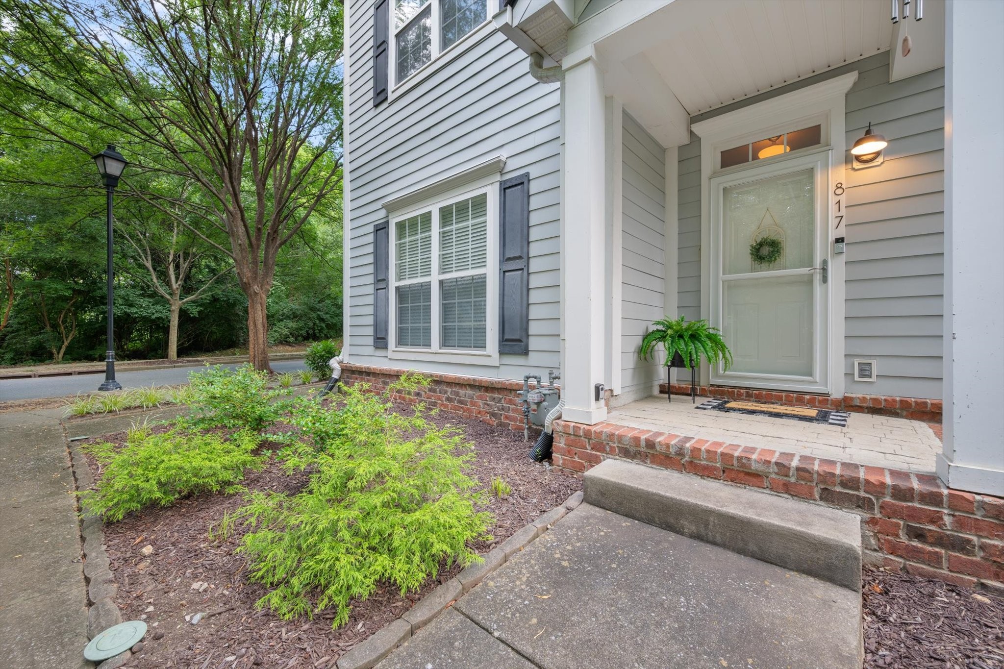817 Hobbit Ln