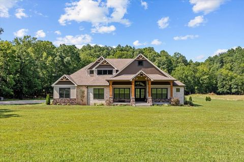 5250 E Blue Creek Rd Mc Ewen TN 37101