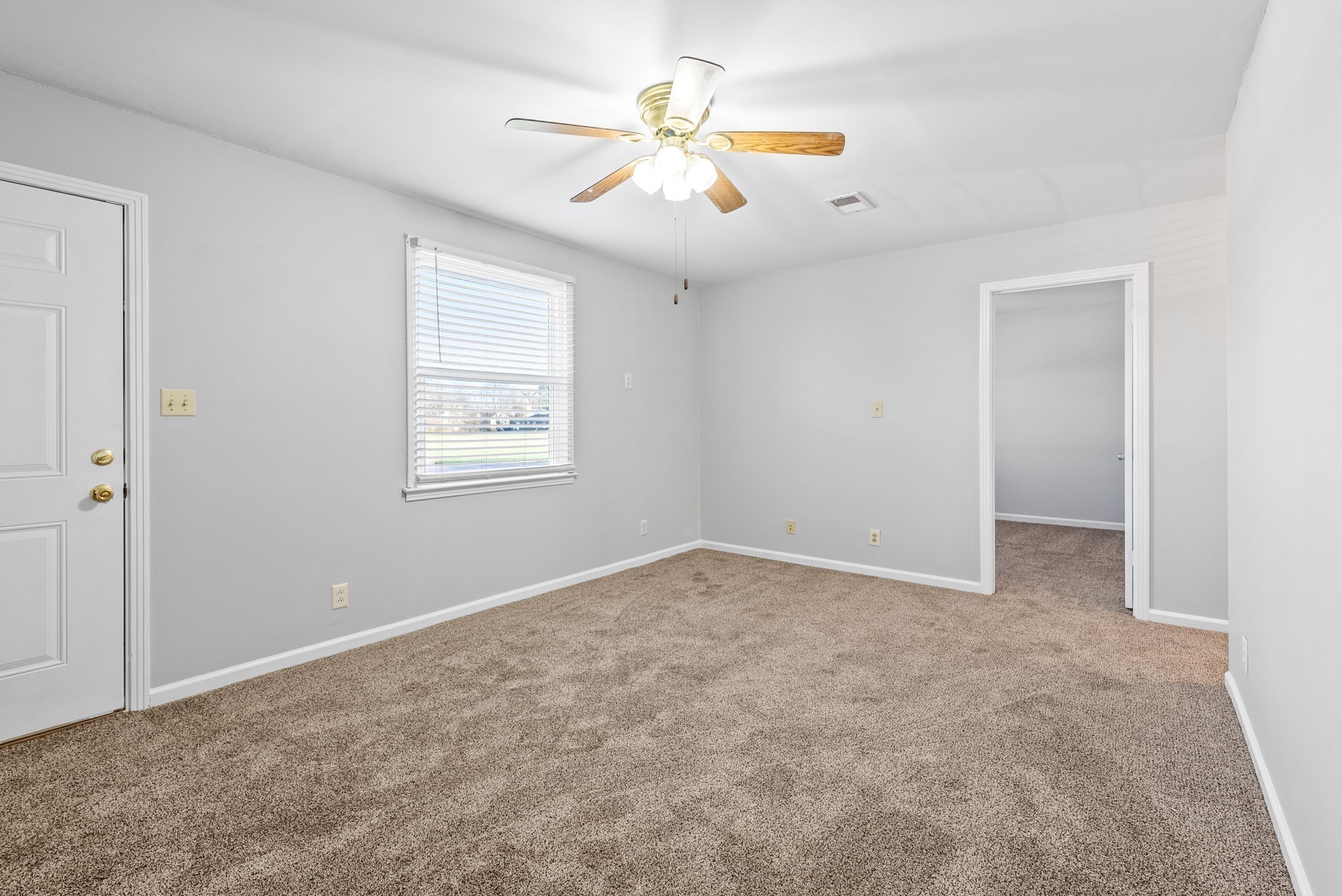 Clarksville, Tennessee 37042, United States, 2 Bedrooms Bedrooms, ,1 BathroomBathrooms,Residential,Active,206002