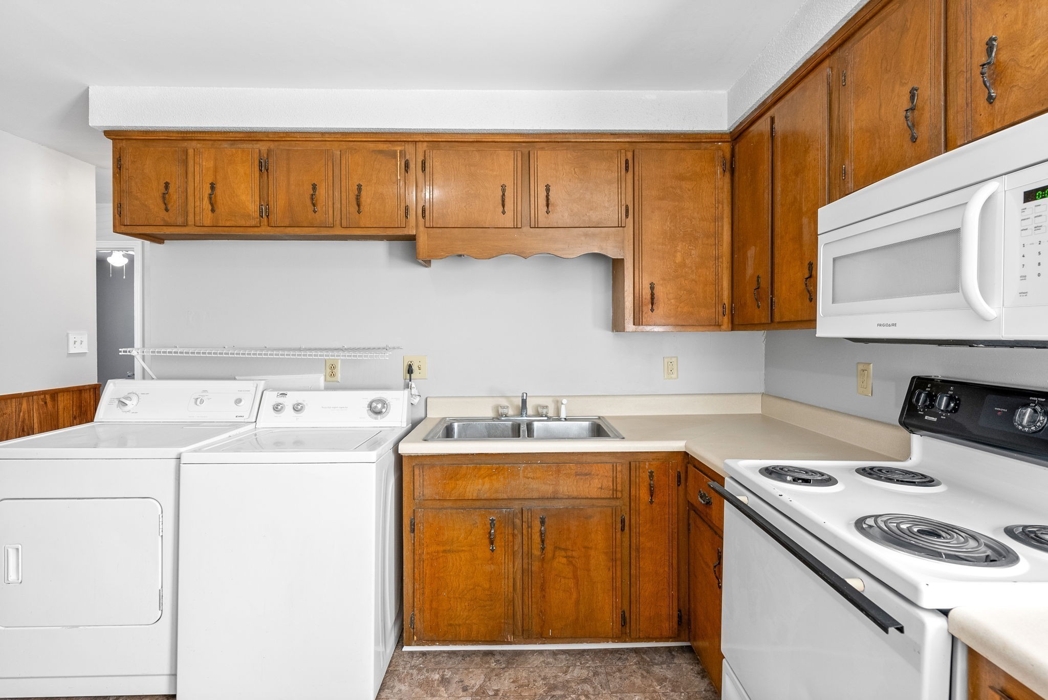 Clarksville, Tennessee 37042, United States, 2 Bedrooms Bedrooms, ,1 BathroomBathrooms,Residential,Active,206002