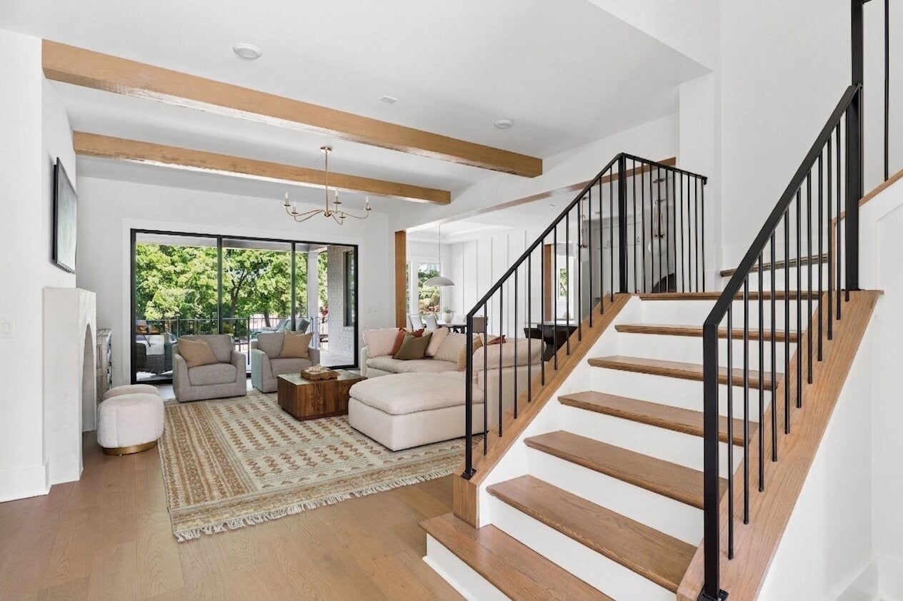 2808 White Oak Dr