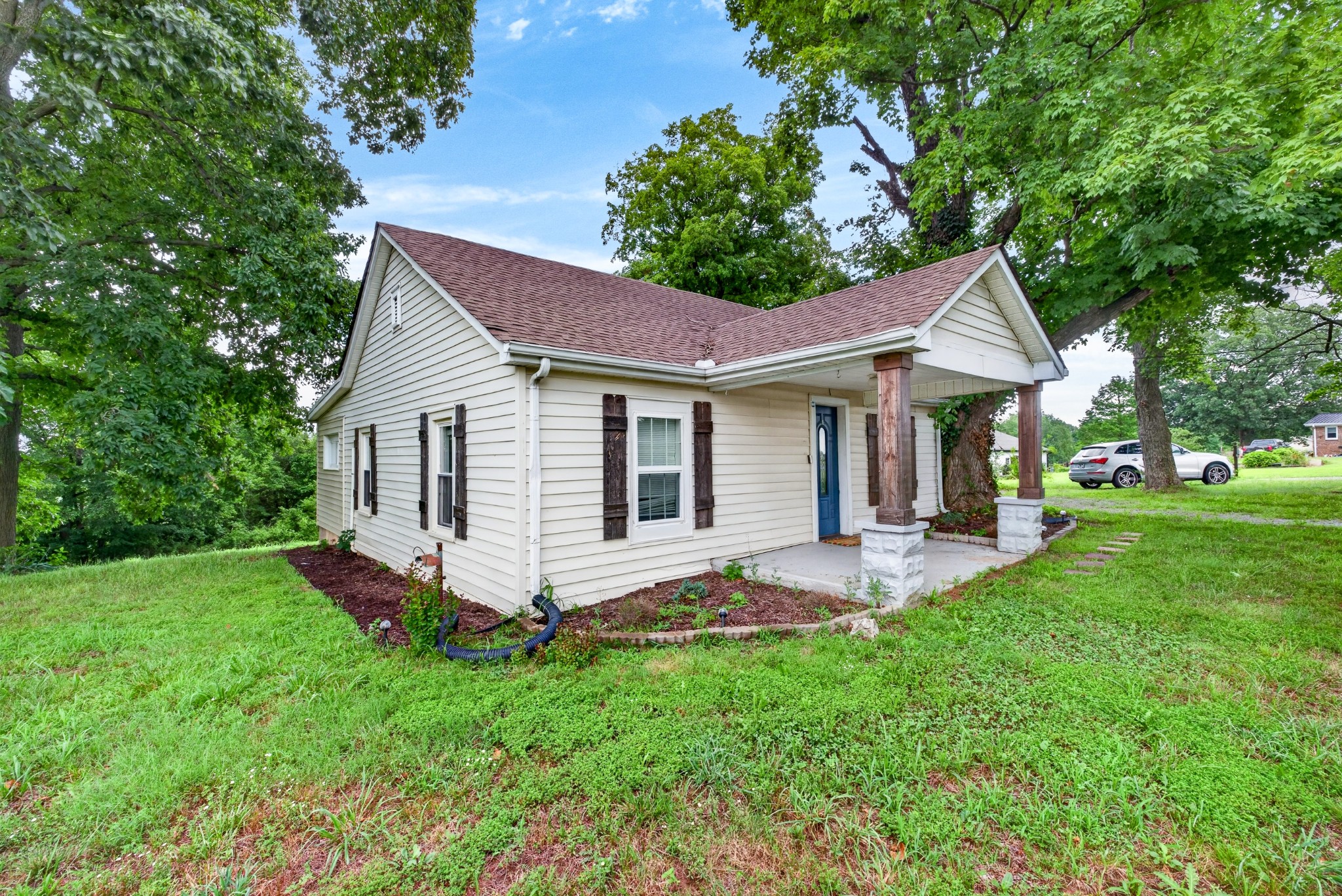 5904 Highway 76E E