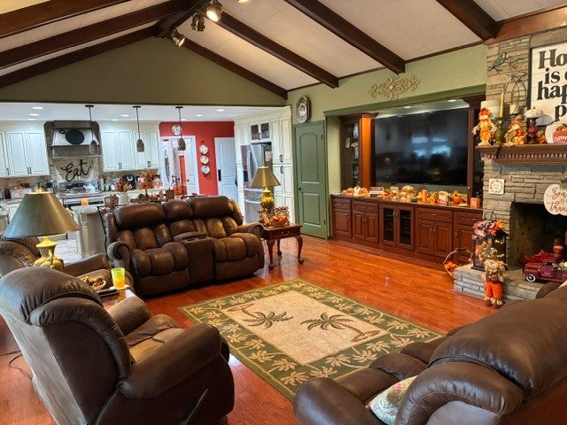 1015 Lake Dr