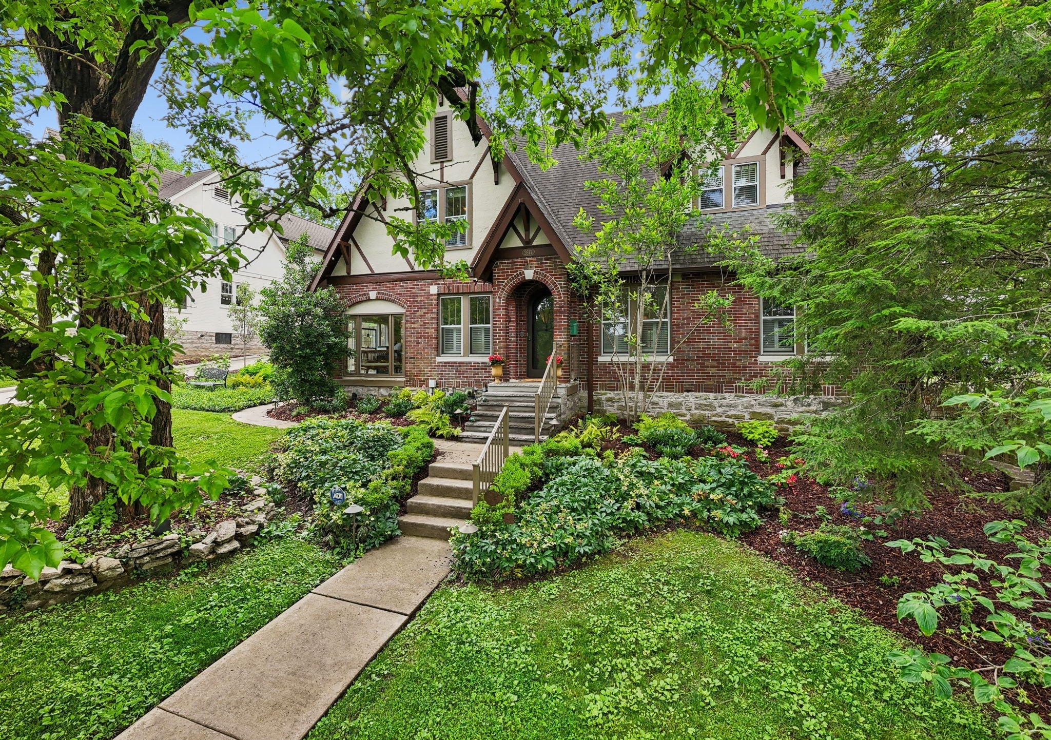 4-bed home for rent in Nashville, TN 37212, 2617 Barton Ave 2617 Barton Ave, Nashville TN 37212 4-bed home, photo 2 of 58