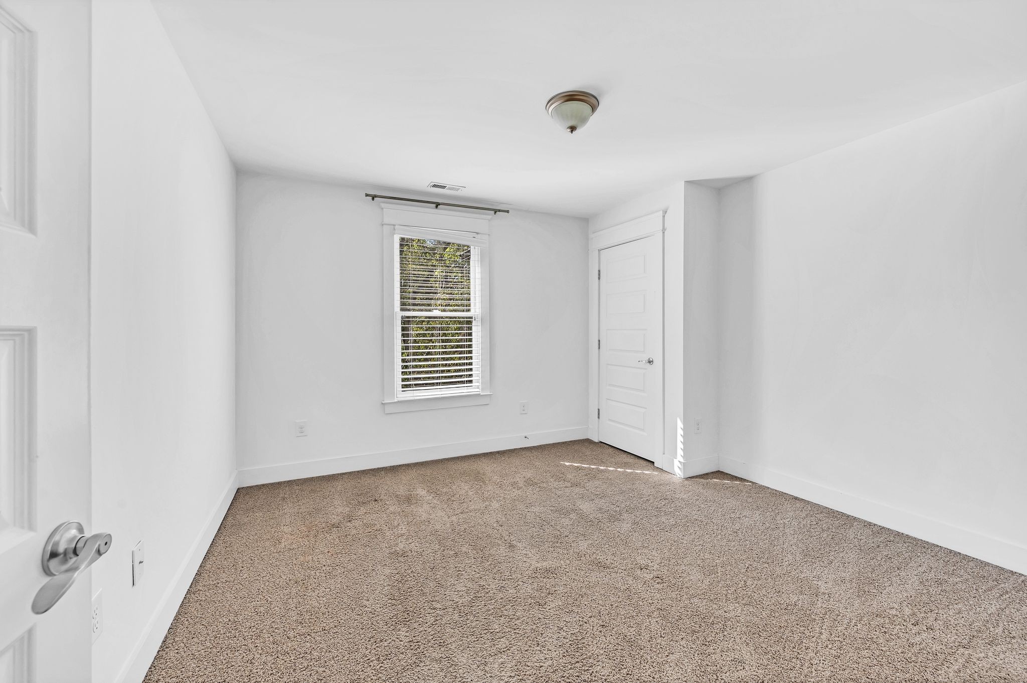 Nashville, Tennessee 37209, United States, 3 Bedrooms Bedrooms, ,3 BathroomsBathrooms,Residential,Active,40319