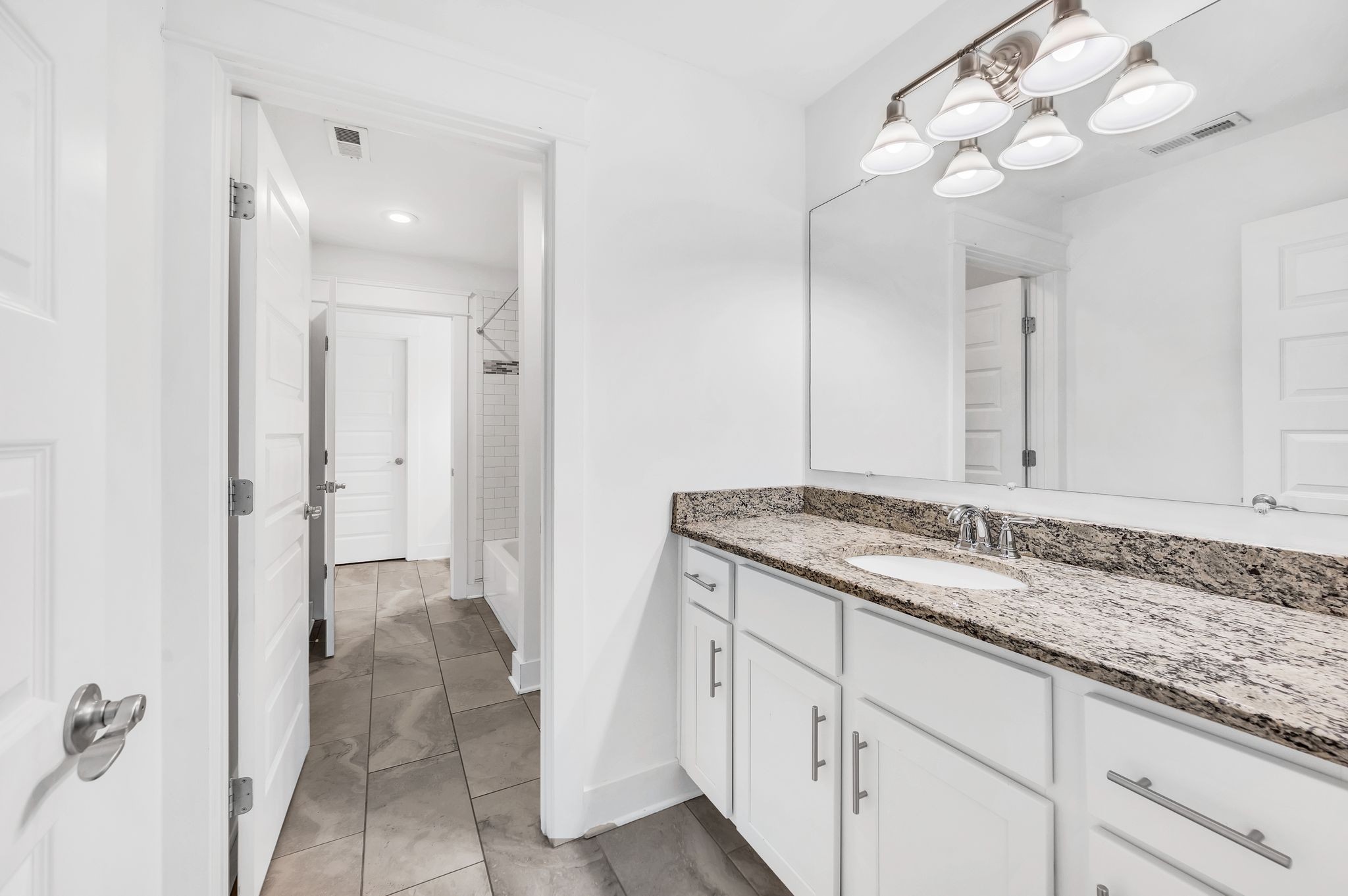 Nashville, Tennessee 37209, United States, 3 Bedrooms Bedrooms, ,3 BathroomsBathrooms,Residential,Active,40319