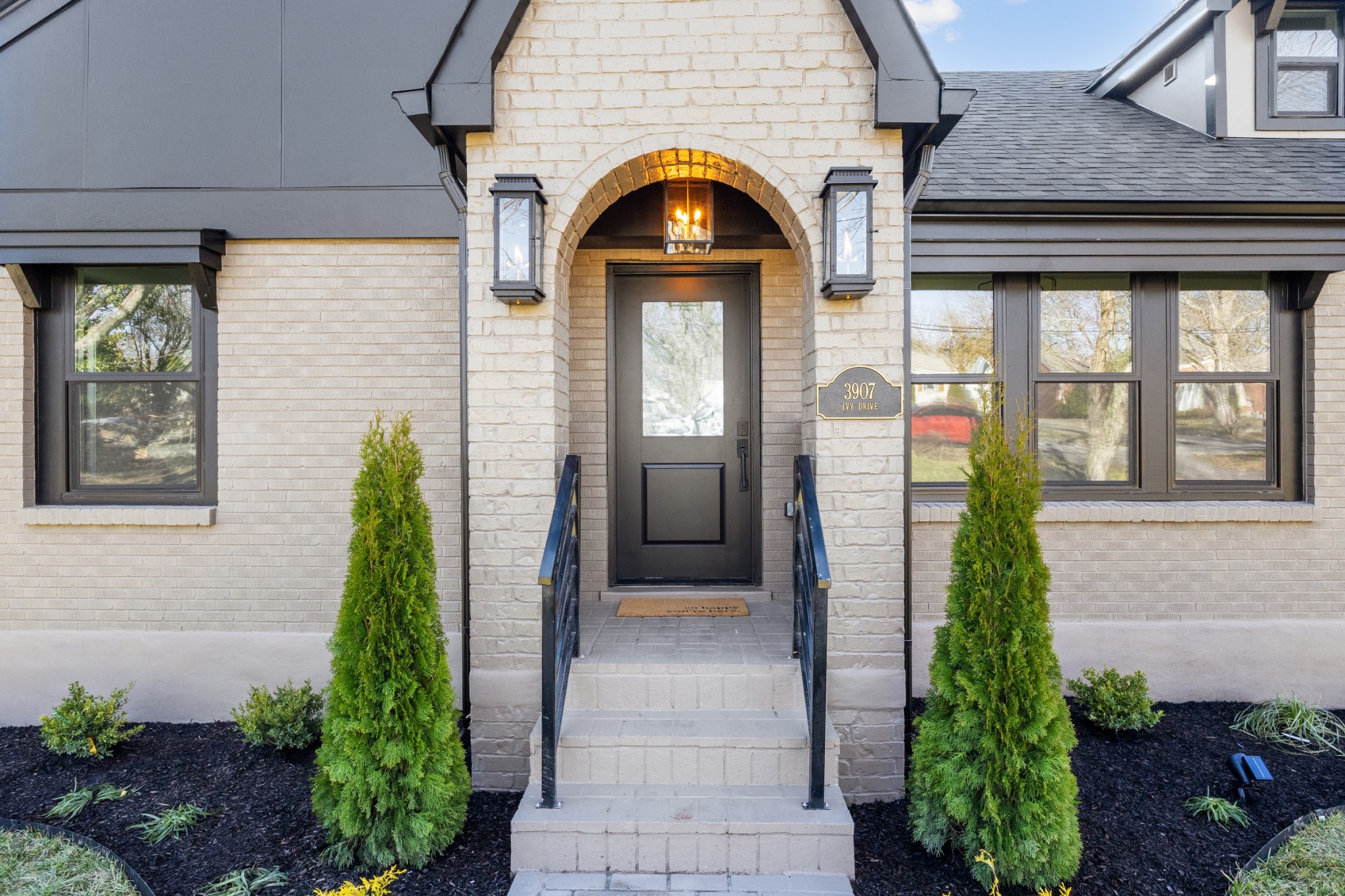3907 Ivy Dr