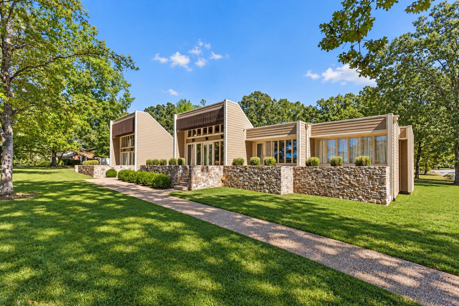 104 Short Springs Rd