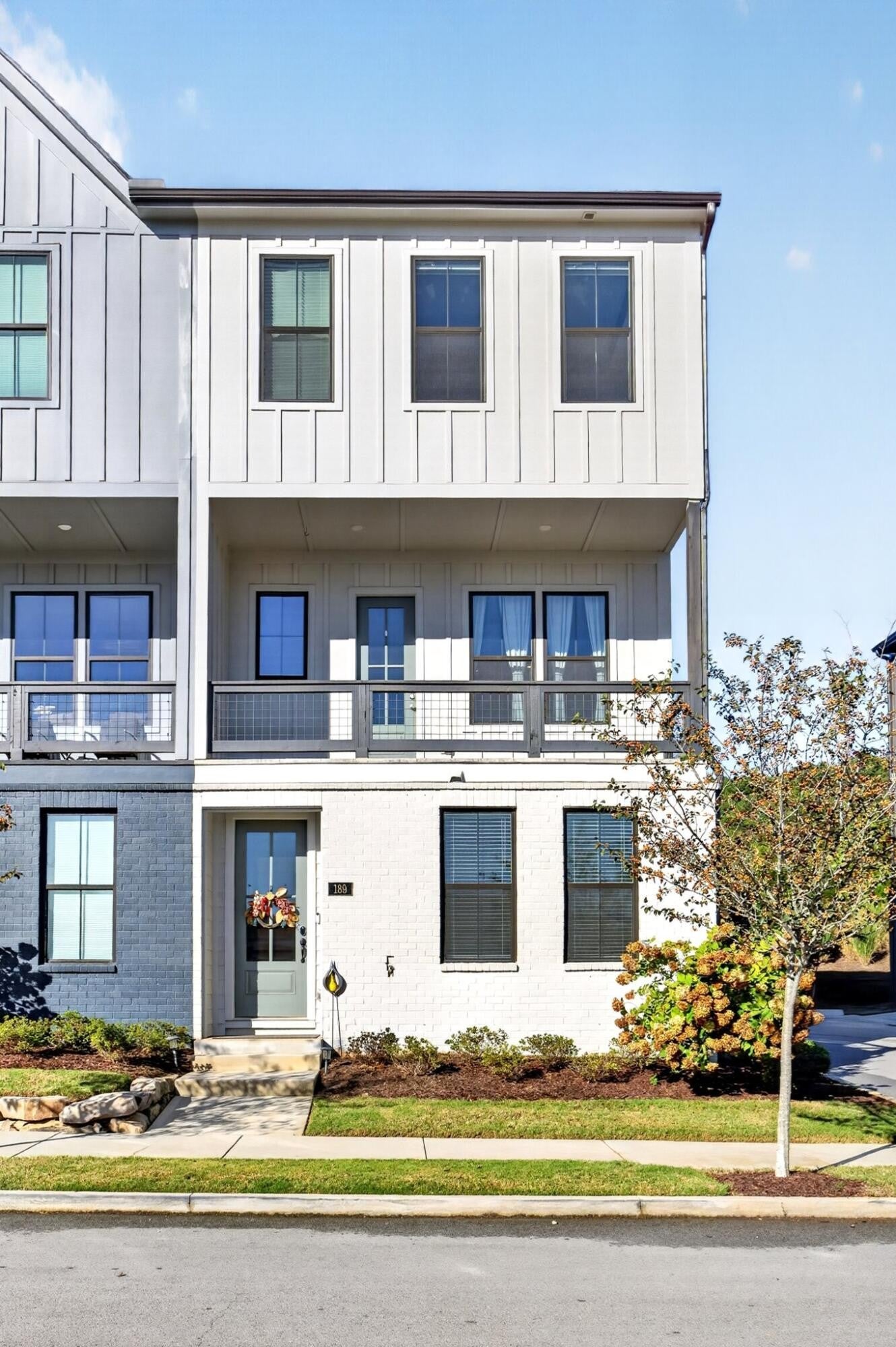 189 Peerless Avenue