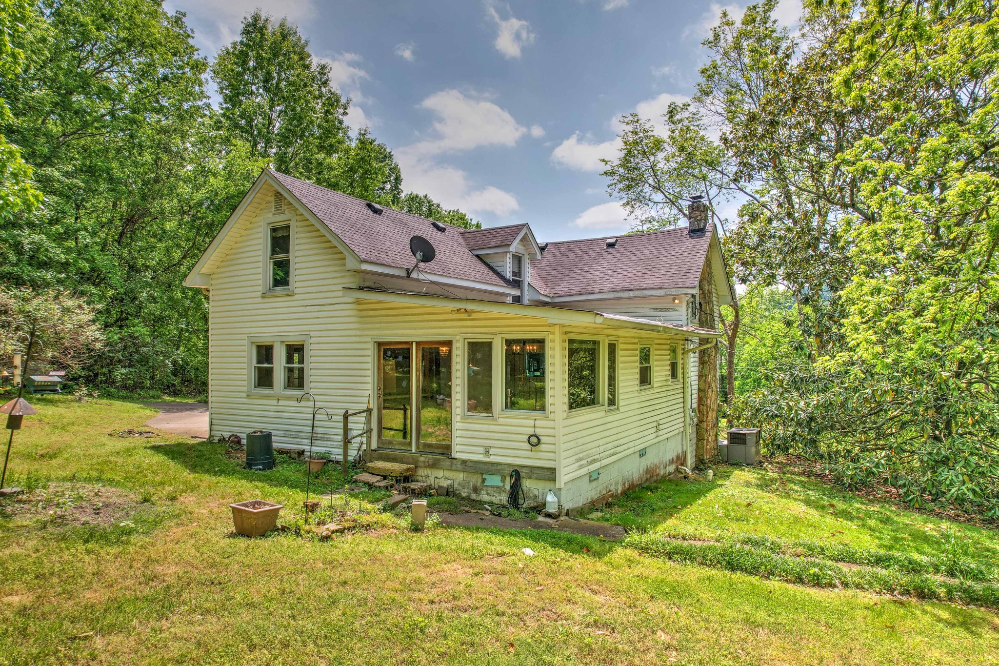Photo 10 of 52 of 3730 Old Charlotte Pike house