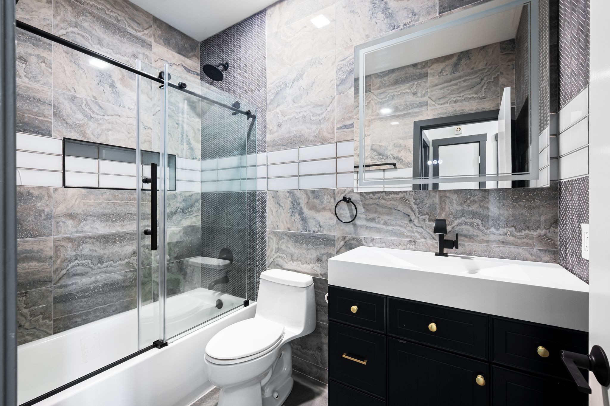 Nashville, Tennessee 37221, United States, 2 Bedrooms Bedrooms, ,2 BathroomsBathrooms,Residential,Active,165748