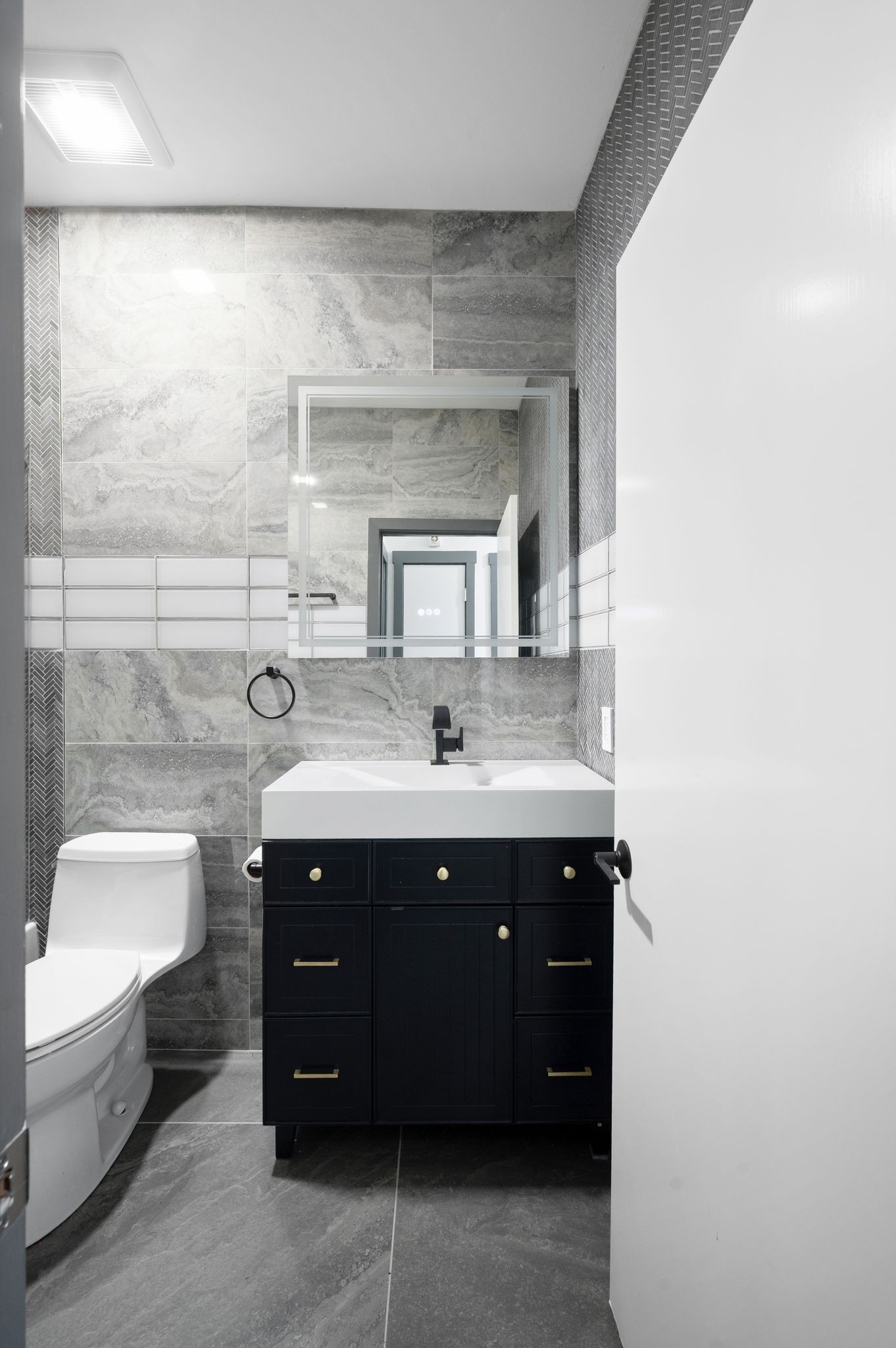 Nashville, Tennessee 37221, United States, 2 Bedrooms Bedrooms, ,2 BathroomsBathrooms,Residential,Active,165748