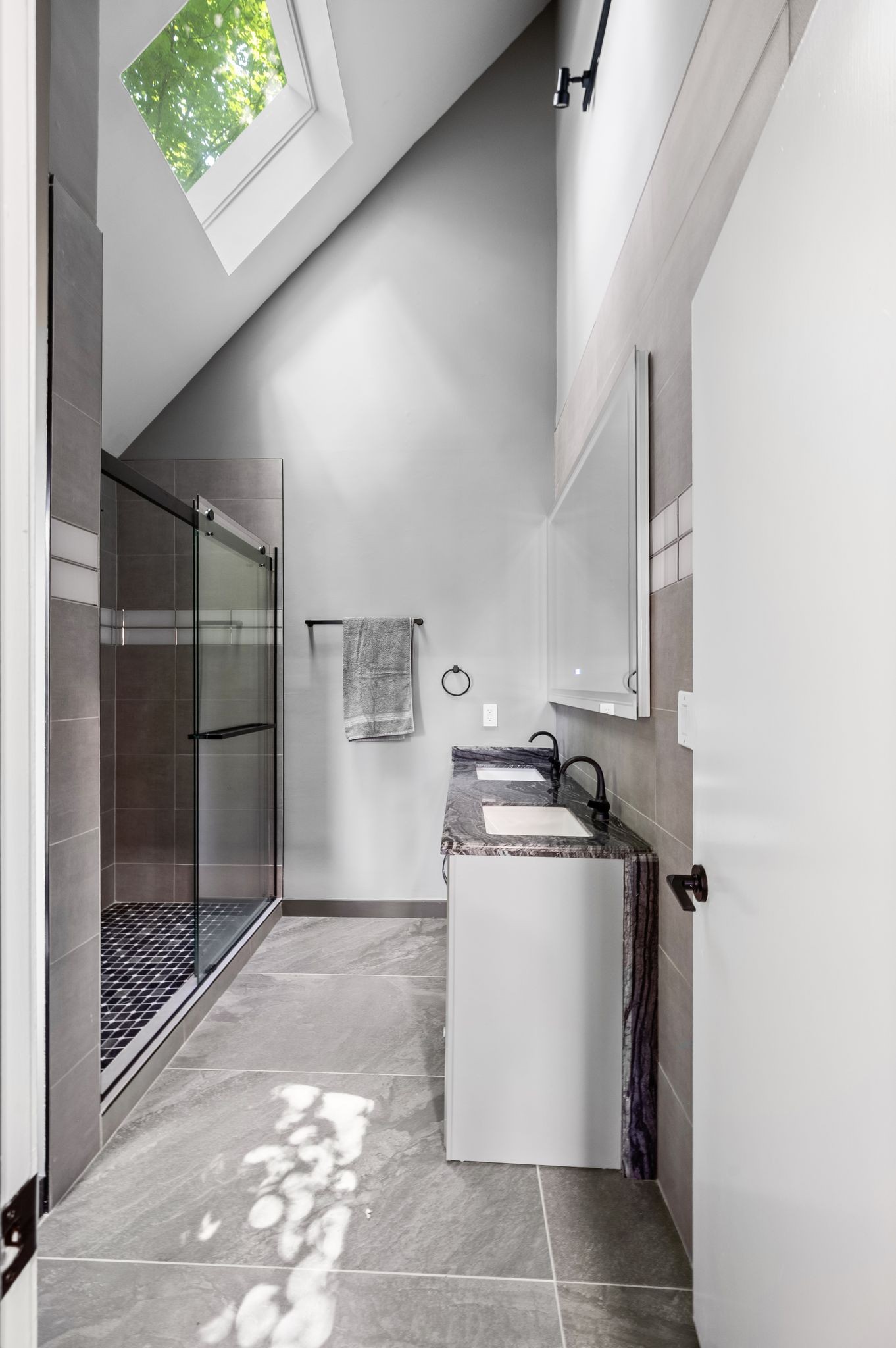 Nashville, Tennessee 37221, United States, 2 Bedrooms Bedrooms, ,2 BathroomsBathrooms,Residential,Active,165748