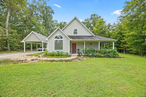 Photo of 159 Honeysuckle Rd, Pikeville, TN 37367 (MLS # 3164752)