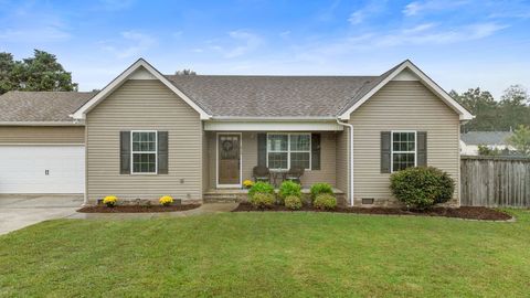 Photo of 216 Williamsburg Cir, Tullahoma, TN 37388 (MLS # 3179443)