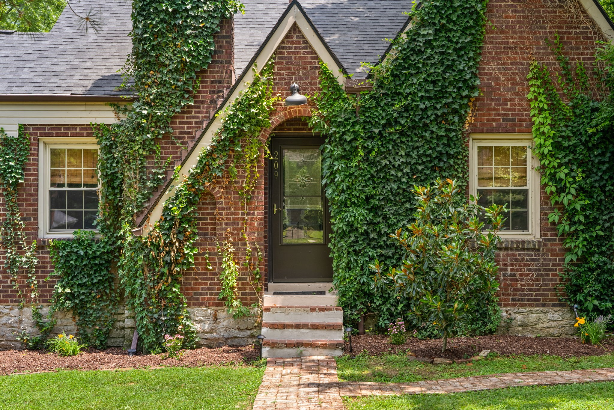 209 W Marthona Rd