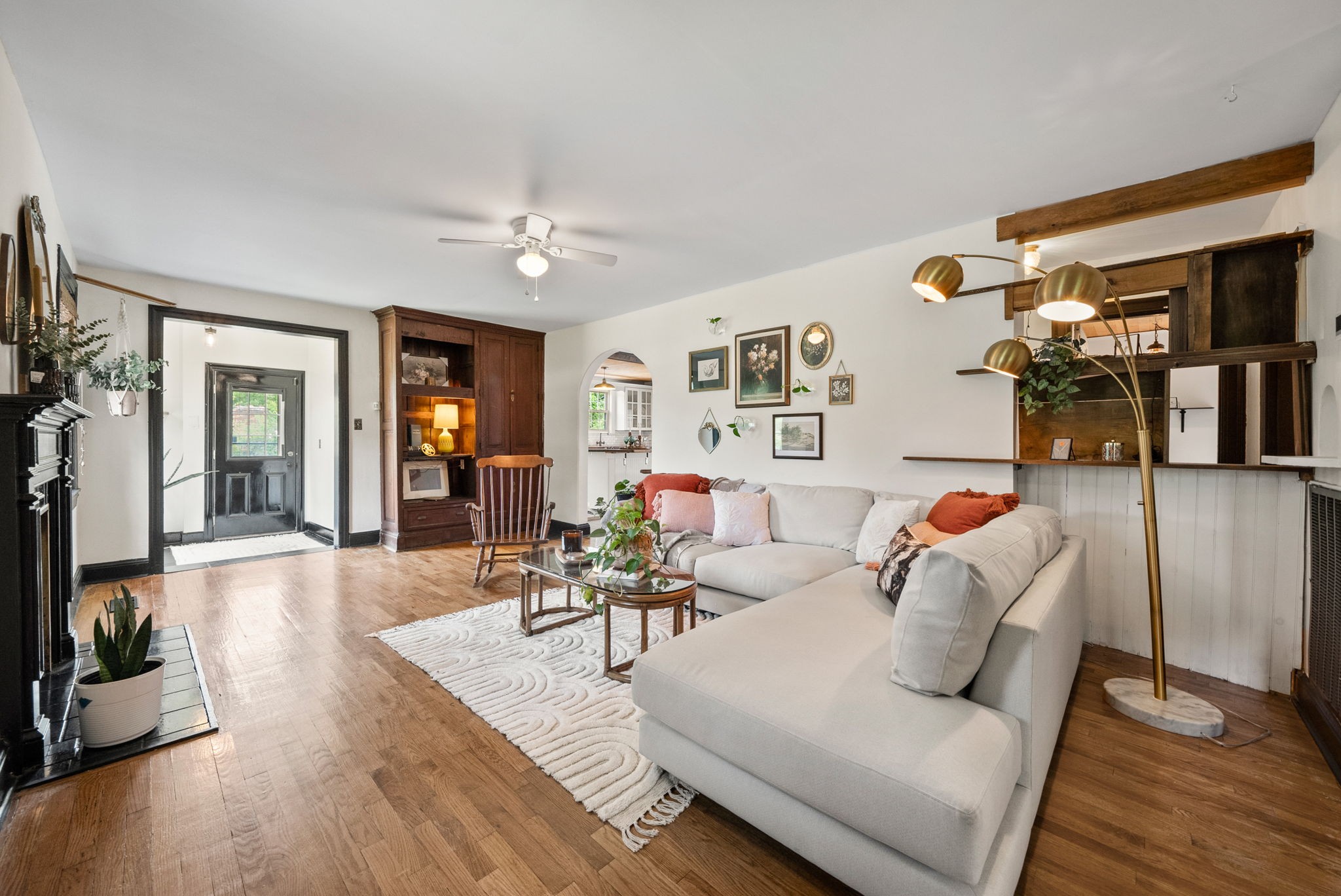 209 W Marthona Rd