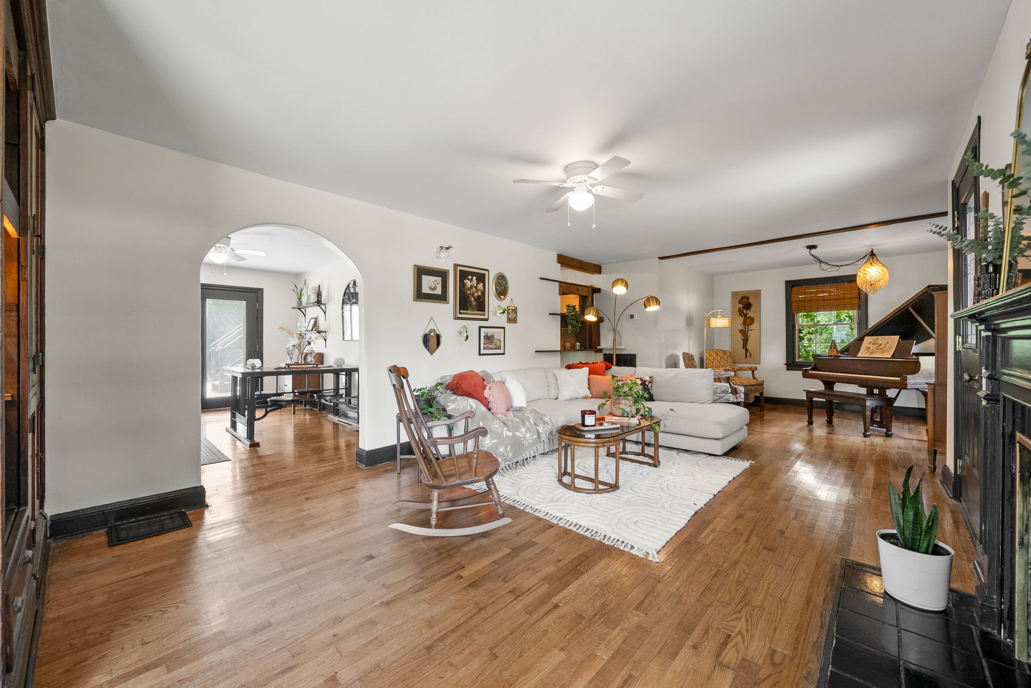 209 W Marthona Rd