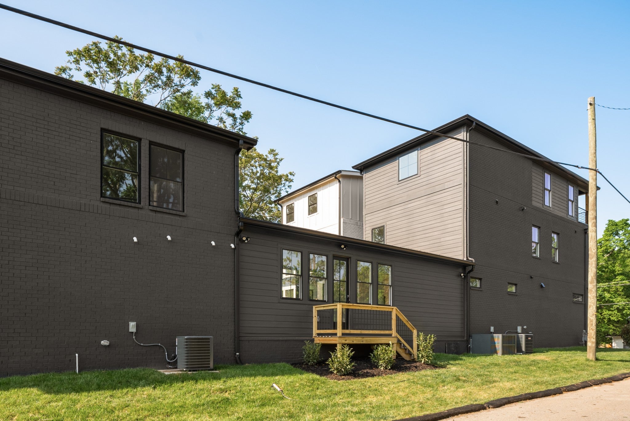 1351 Pennock Ave