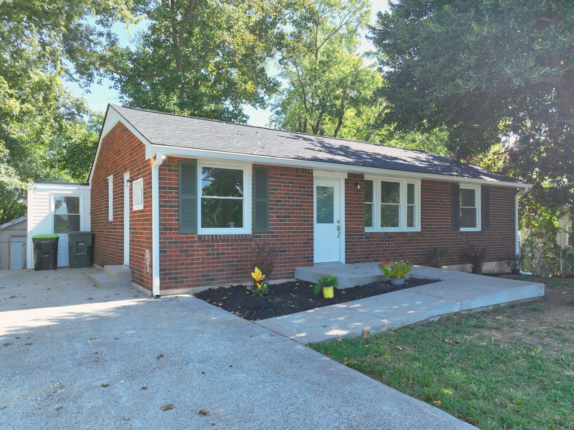 3944 Plantation Dr