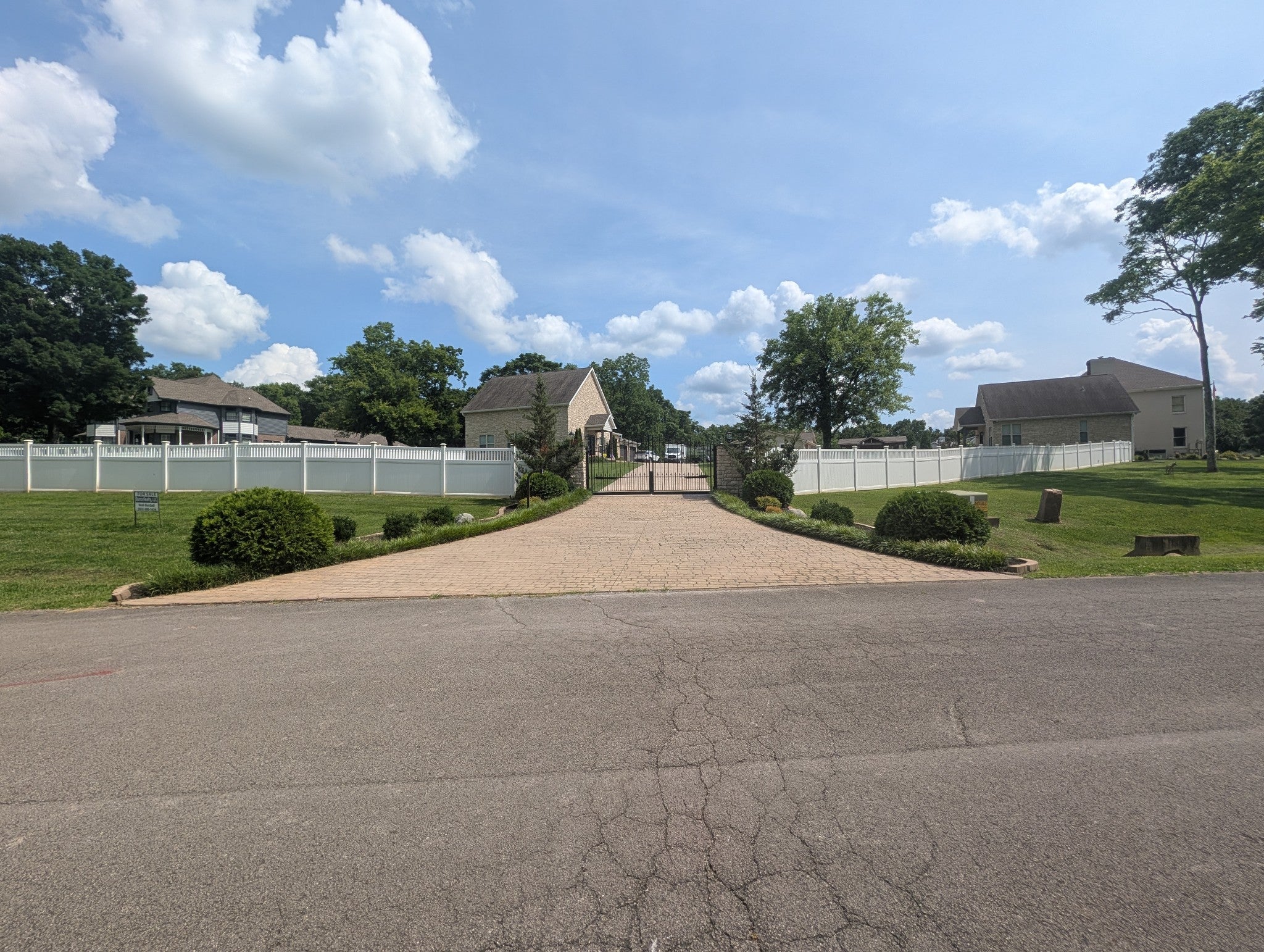 1045 Claremont Dr