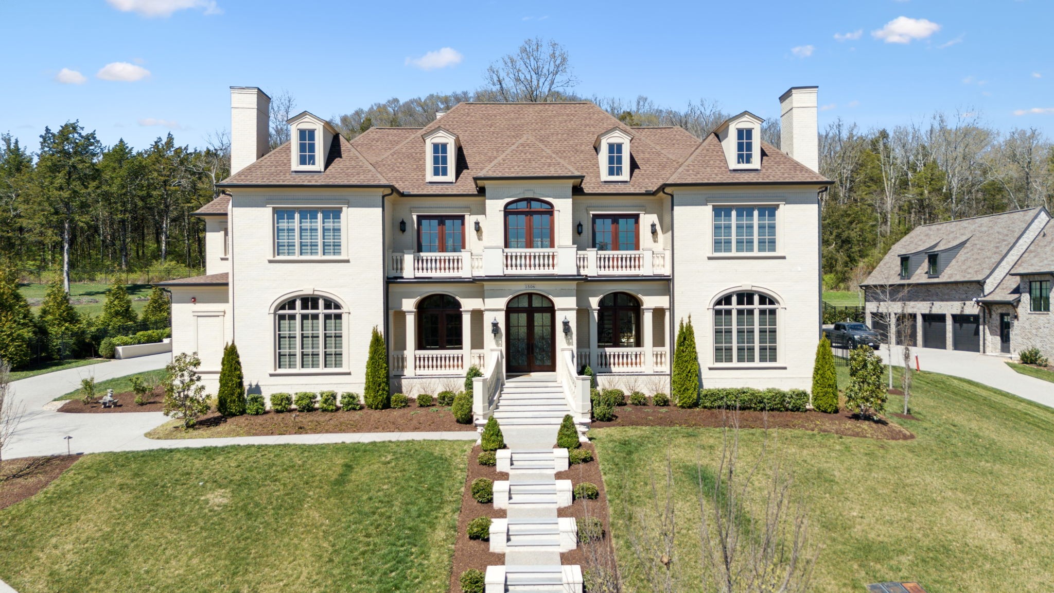1506 Amesbury Ln