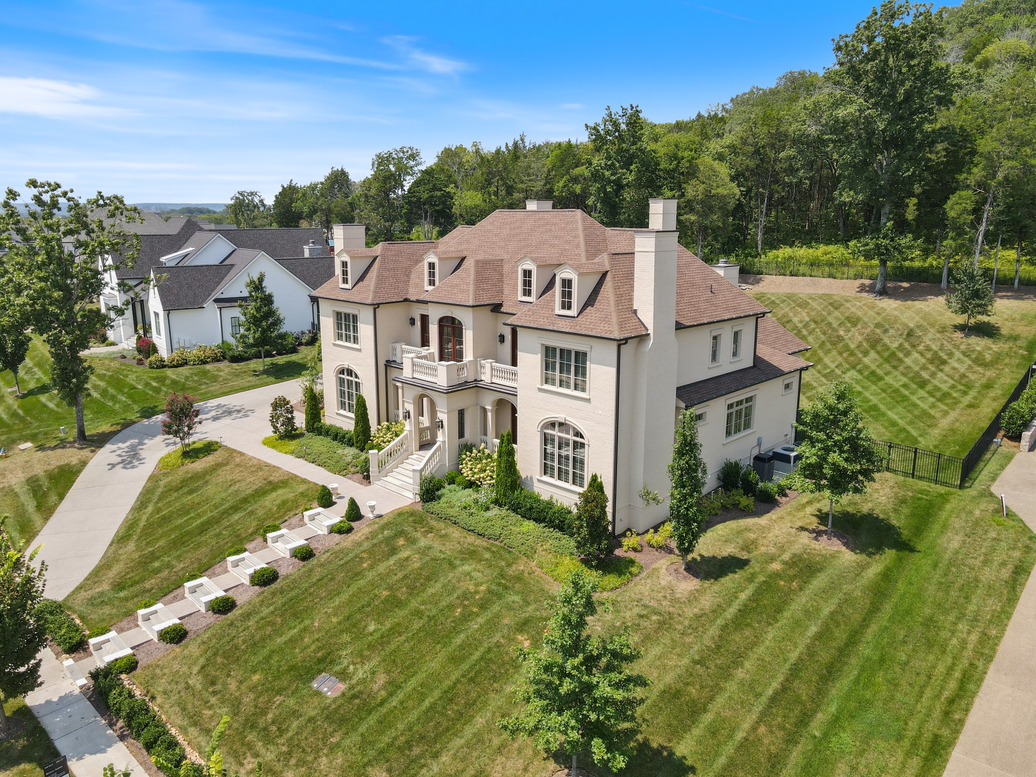 1506 Amesbury Ln