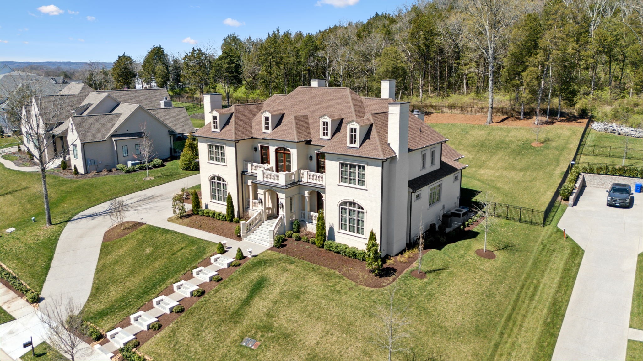 1506 Amesbury Ln