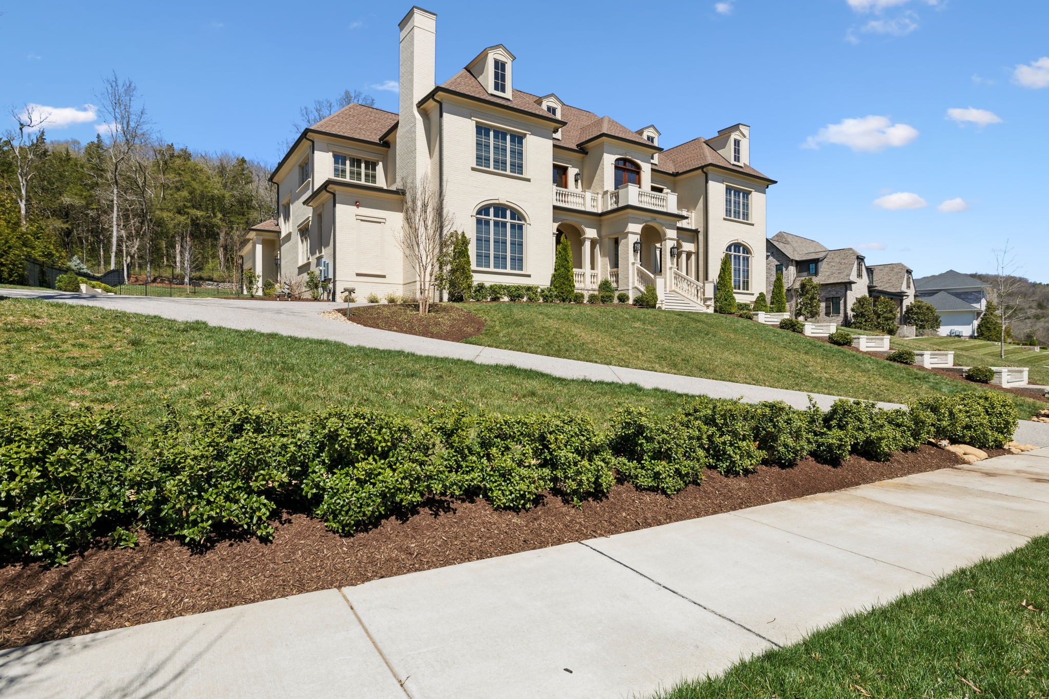 1506 Amesbury Ln