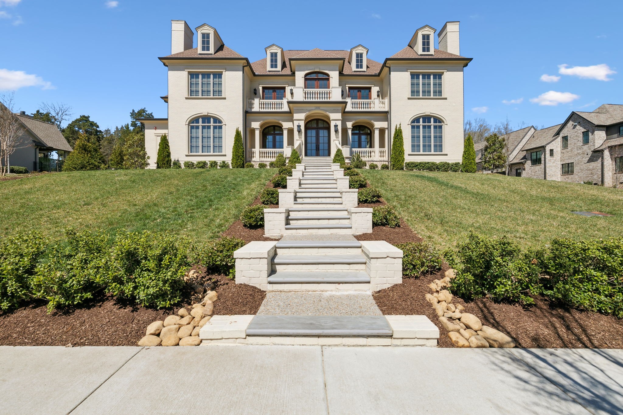 1506 Amesbury Ln