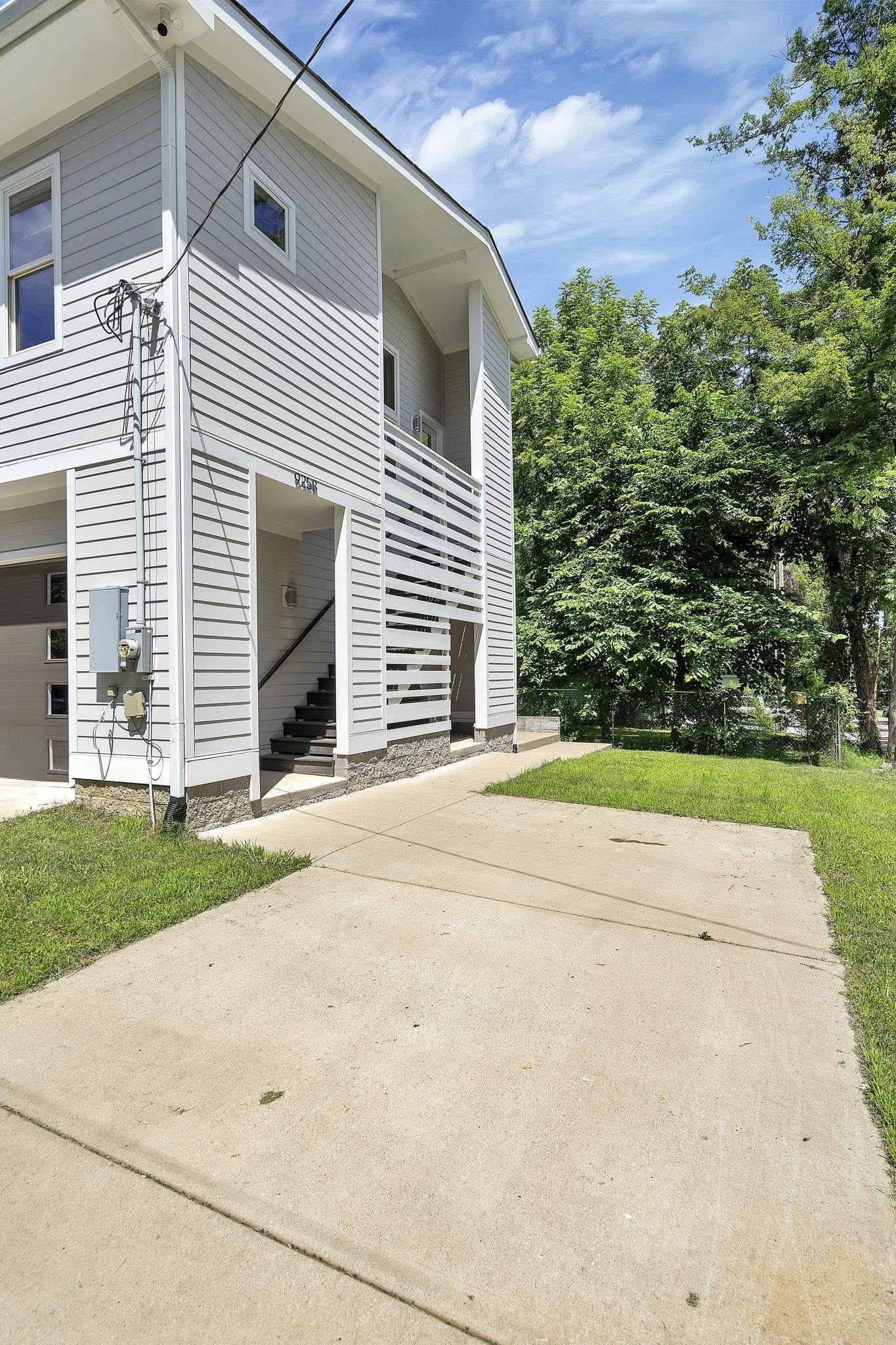 925 Benton Ave B
