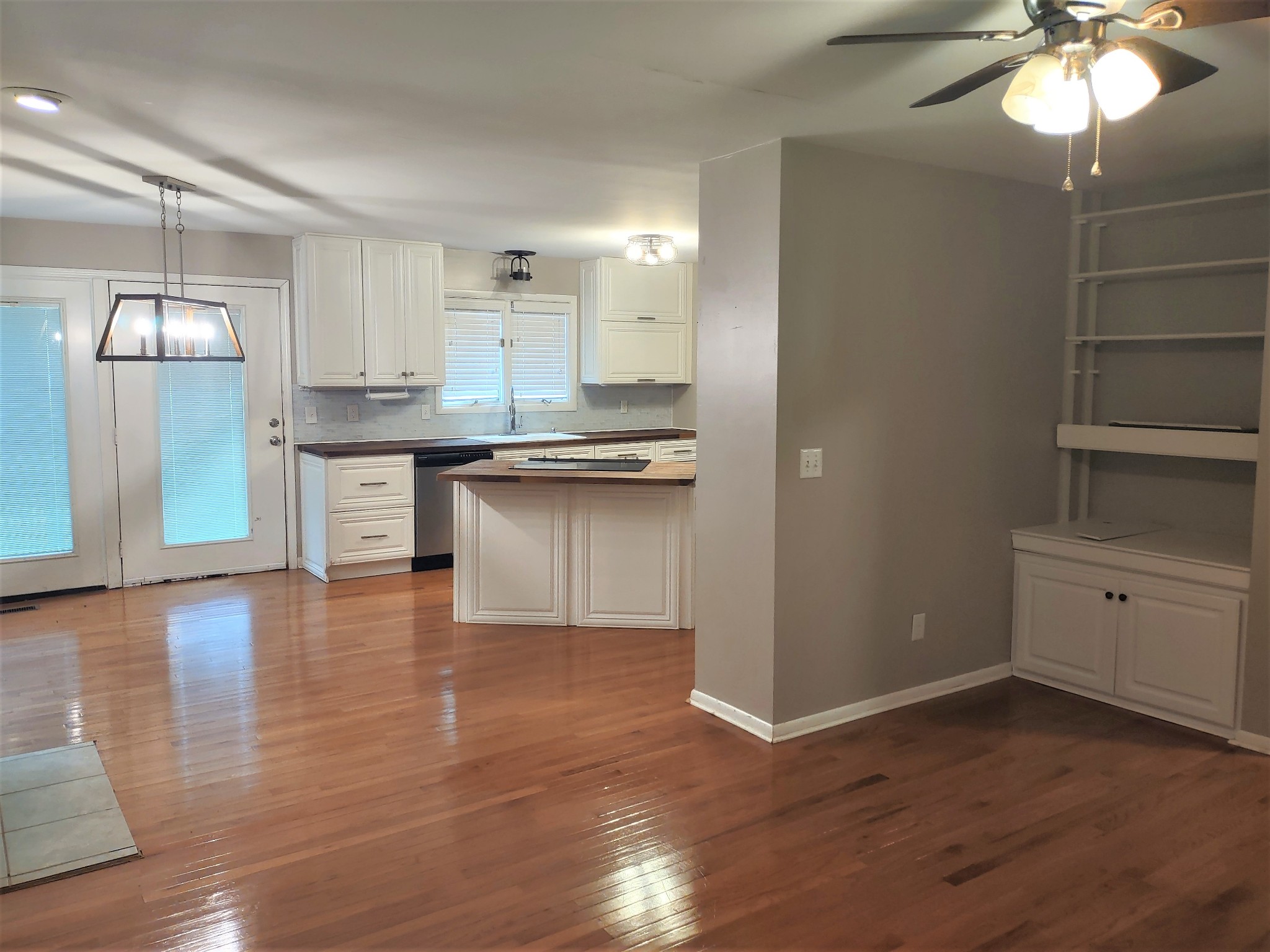 Photo 5 of 19 of 413 Southwinds Dr house