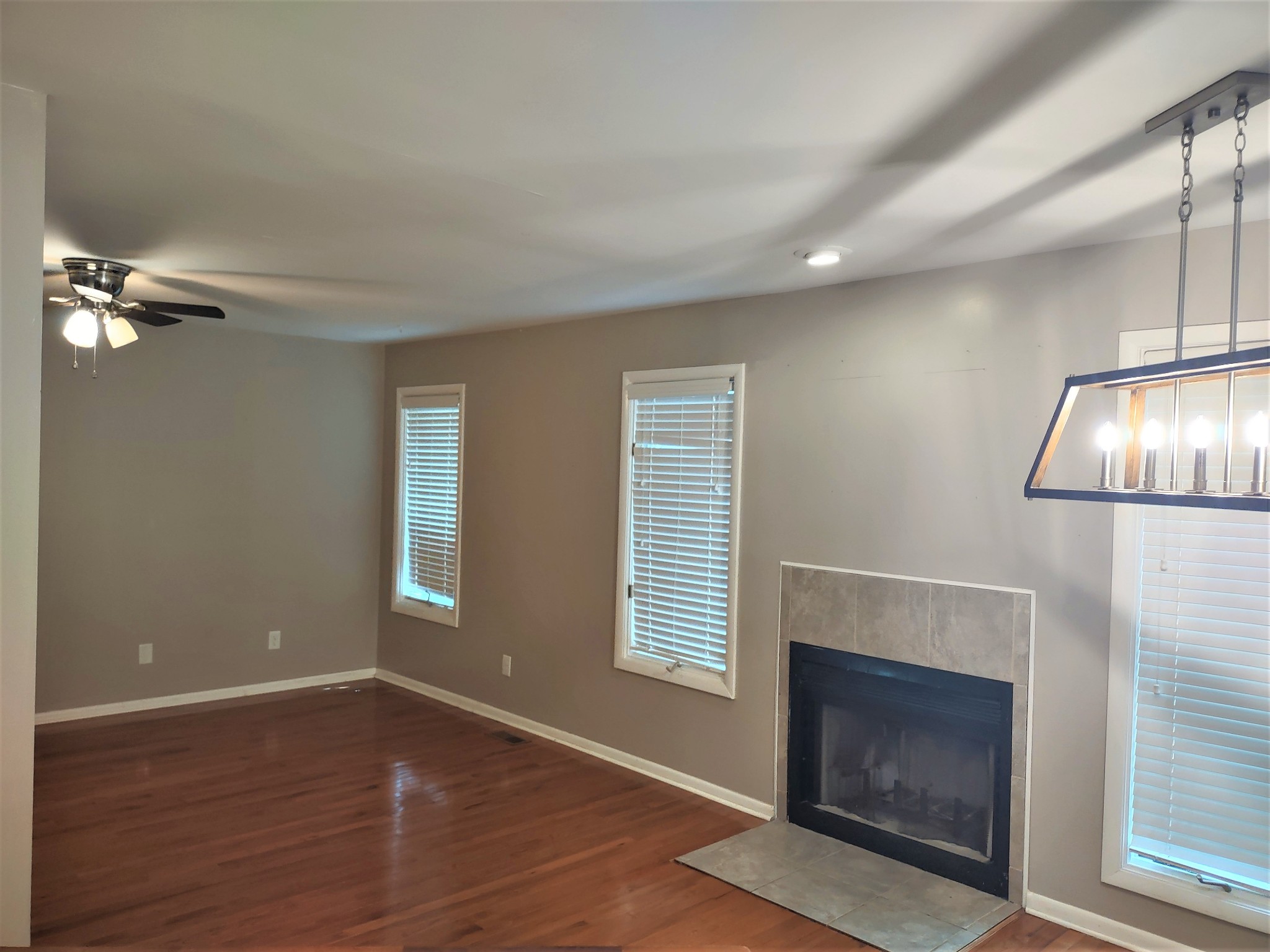 Photo 3 of 19 of 413 Southwinds Dr house