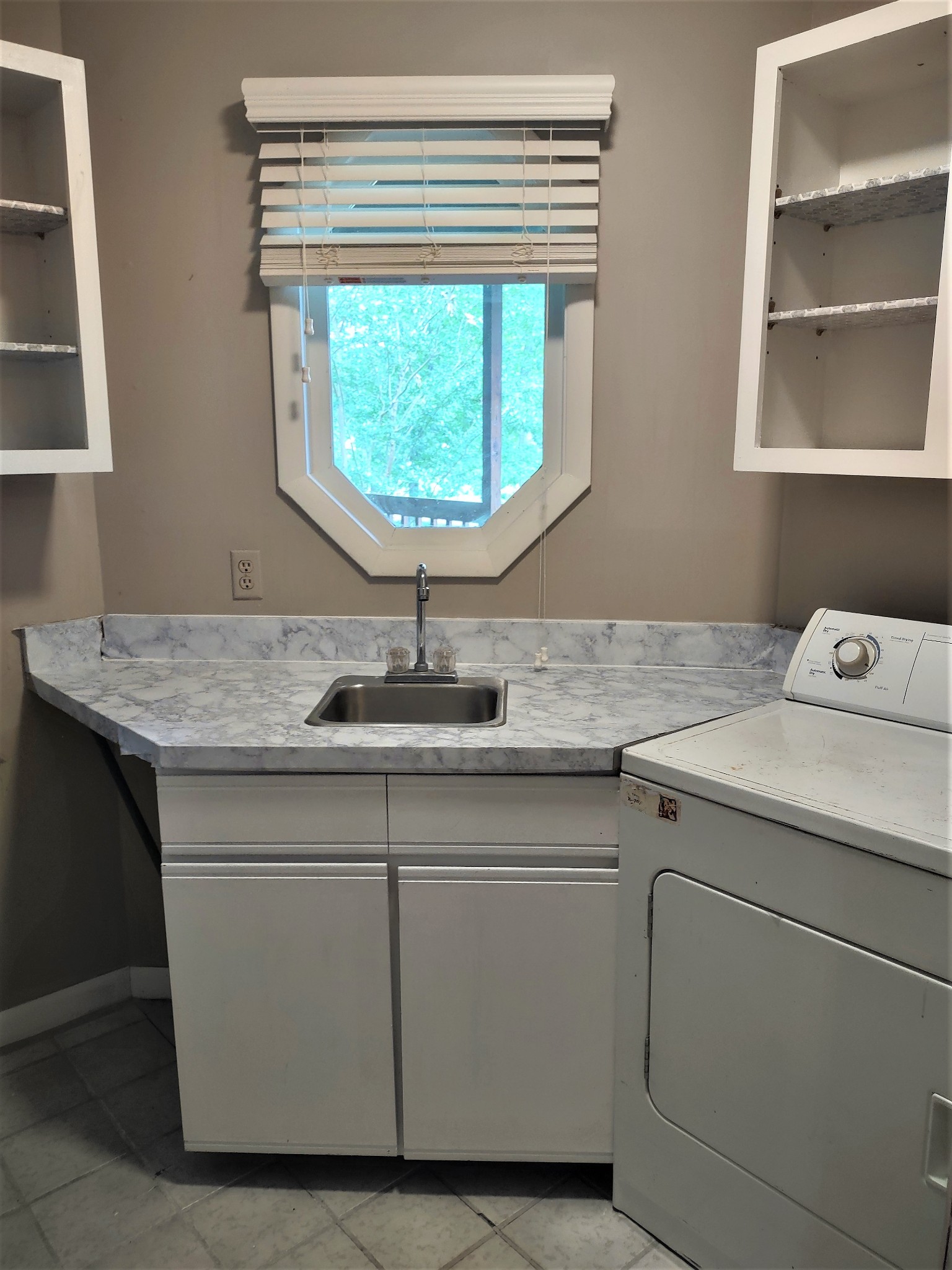 Photo 6 of 19 of 413 Southwinds Dr house