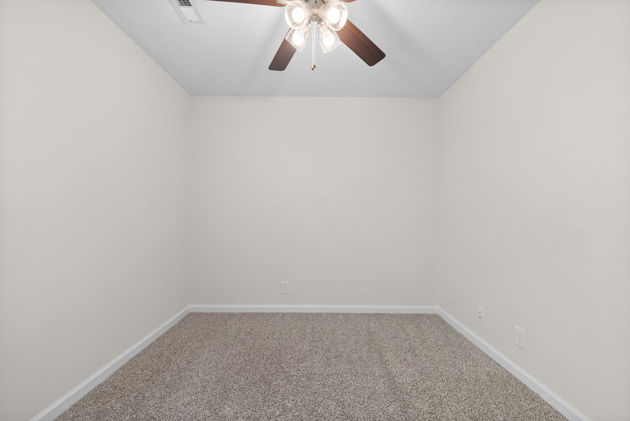 Clarksville, Tennessee 37040, United States, 3 Bedrooms Bedrooms, ,3 BathroomsBathrooms,Residential,Active,94628