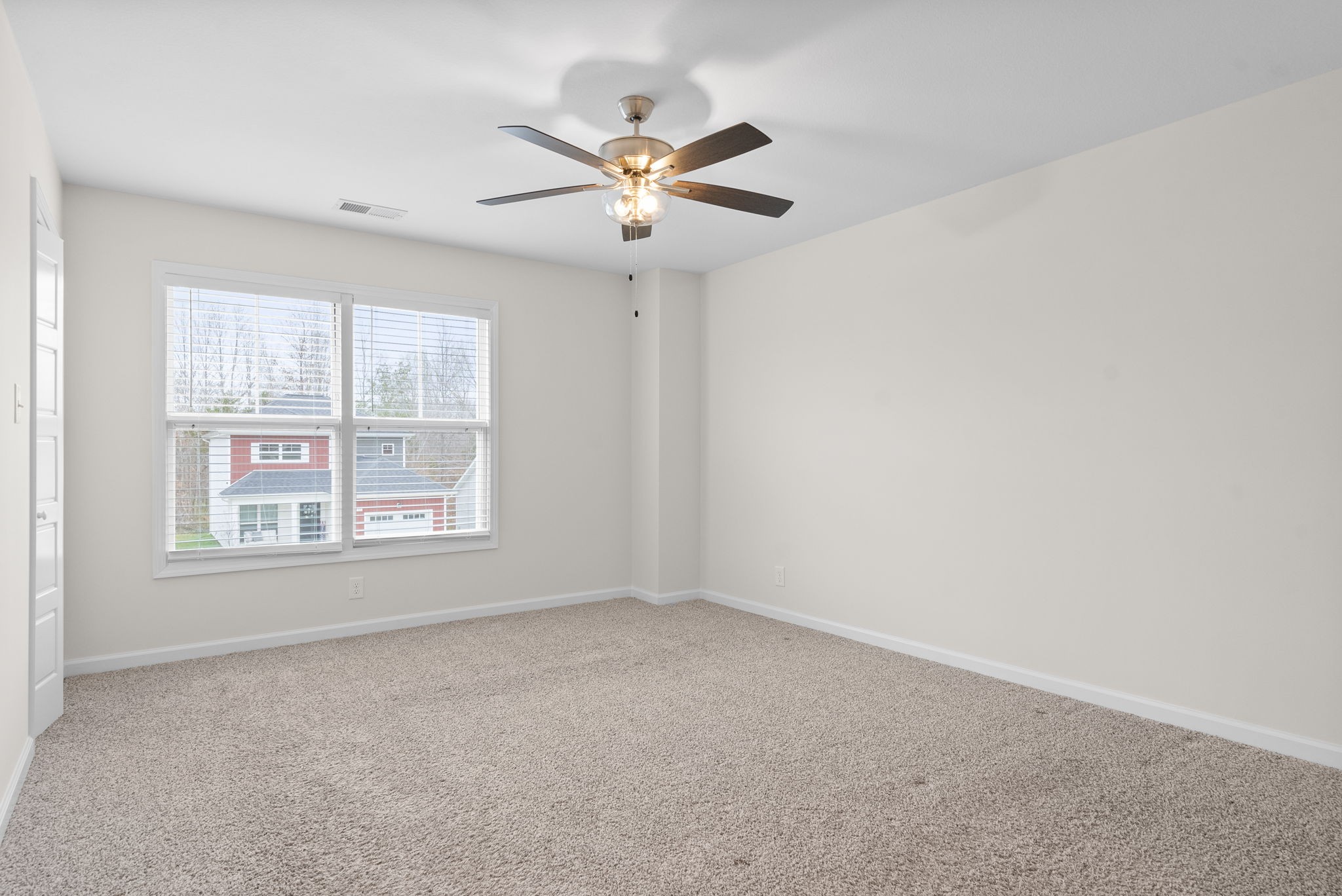 Clarksville, Tennessee 37040, United States, 3 Bedrooms Bedrooms, ,3 BathroomsBathrooms,Residential,Active,94628