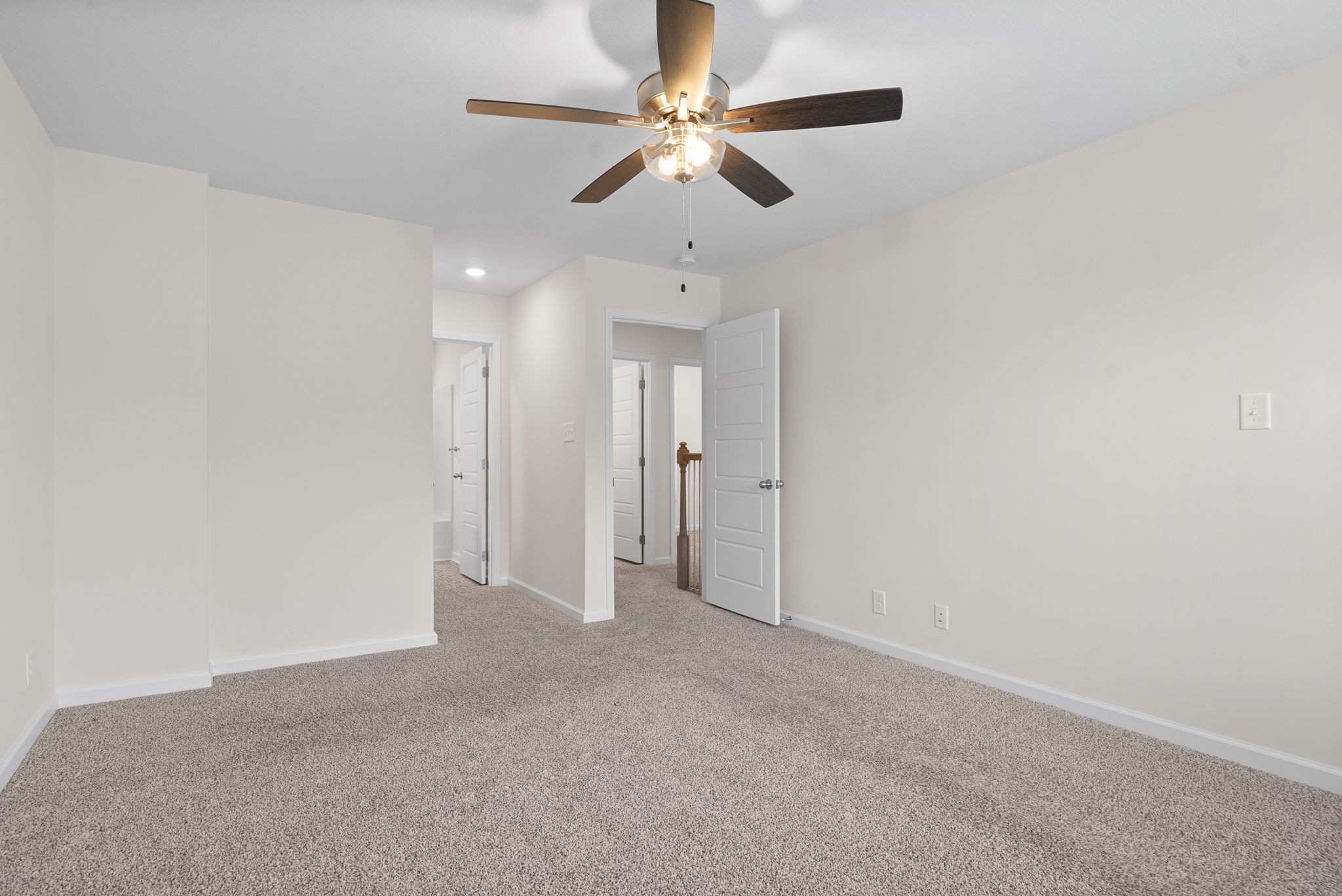 Clarksville, Tennessee 37040, United States, 3 Bedrooms Bedrooms, ,3 BathroomsBathrooms,Residential,Active,94628