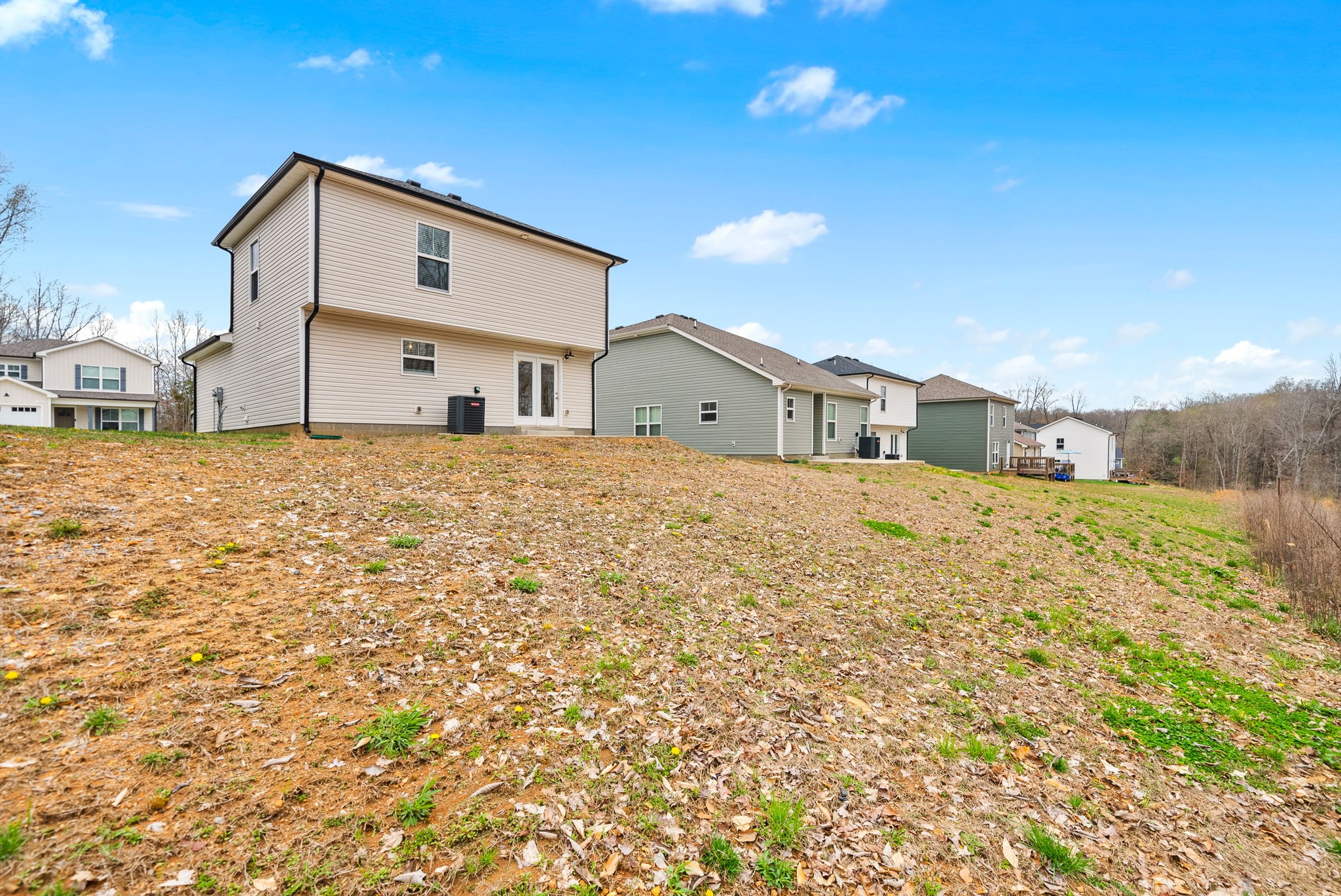 Clarksville, Tennessee 37040, United States, 3 Bedrooms Bedrooms, ,3 BathroomsBathrooms,Residential,Active,94628